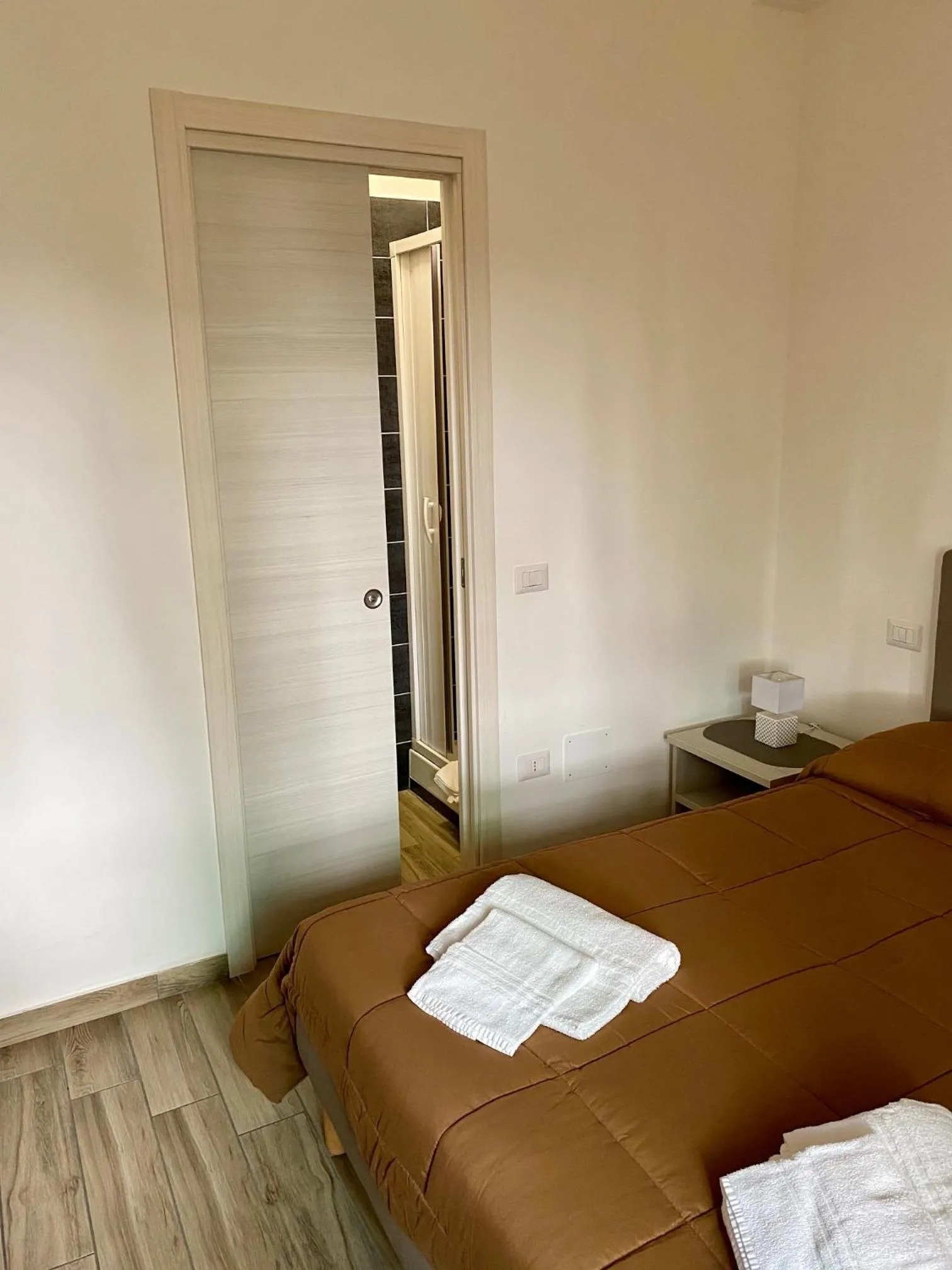 Photo of the whole room, Bed in Caruso Rooms