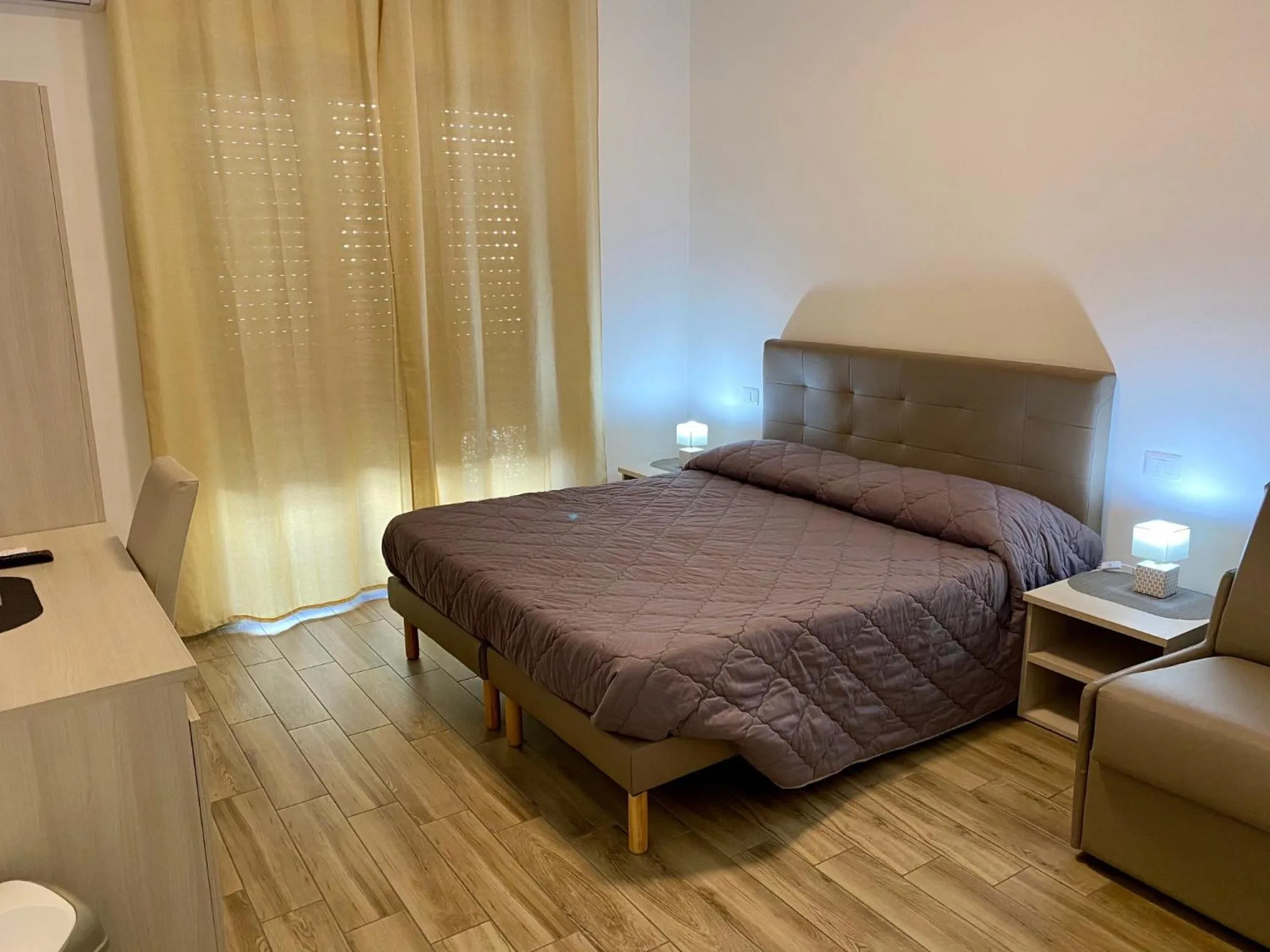 Photo of the whole room, Bed in Caruso Rooms