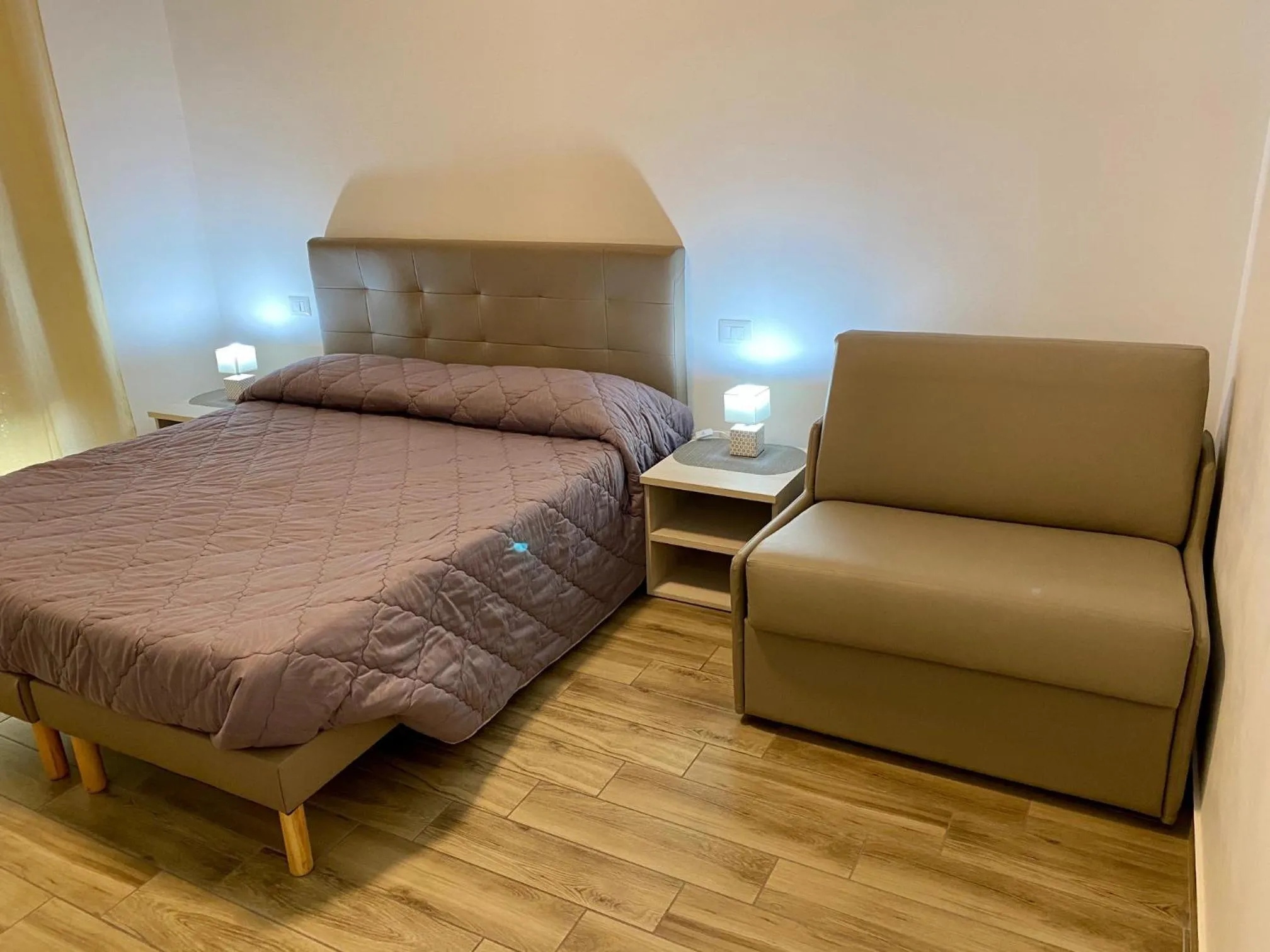 Photo of the whole room, Bed in Caruso Rooms
