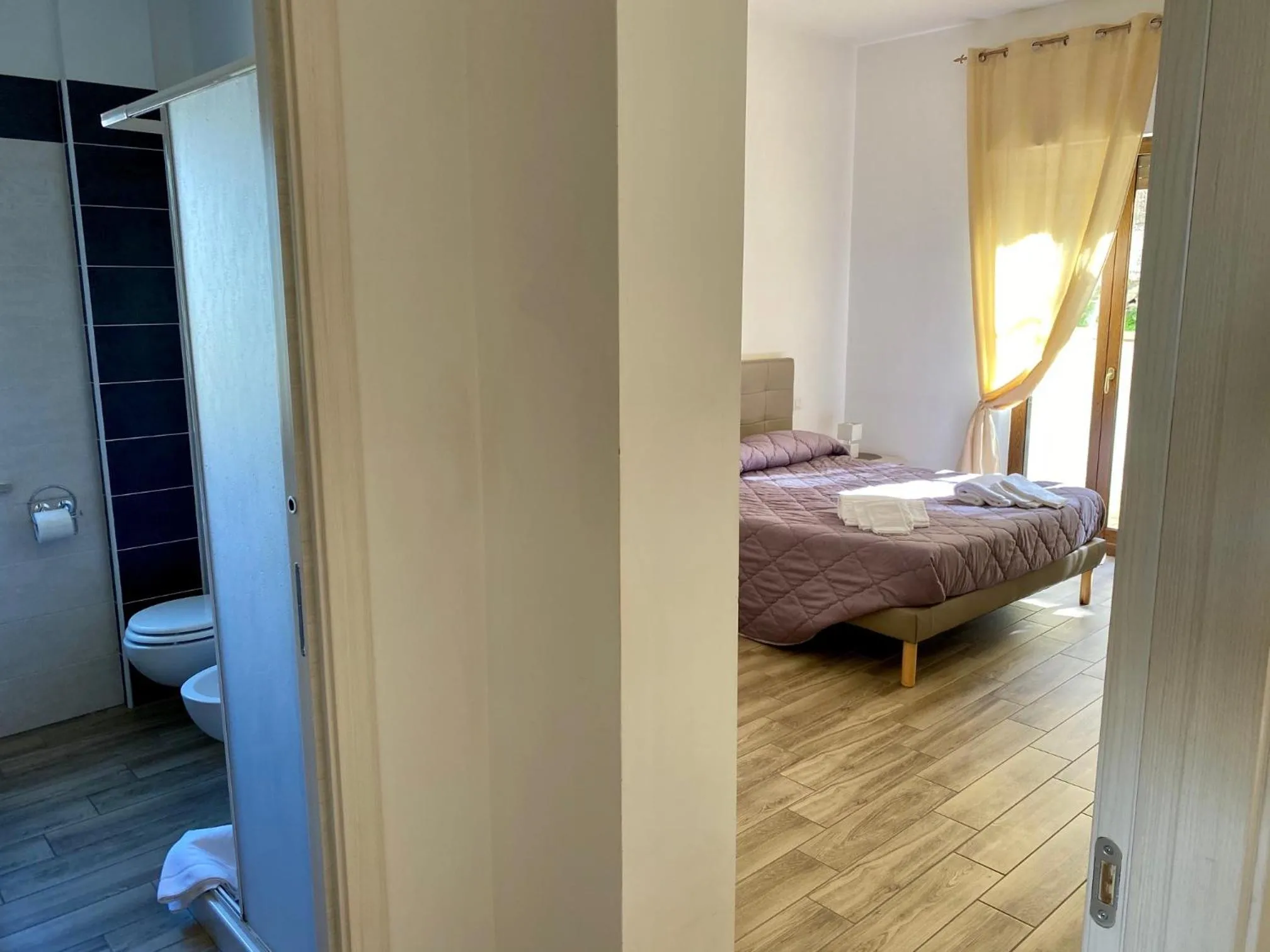 Photo of the whole room, Bed in Caruso Rooms