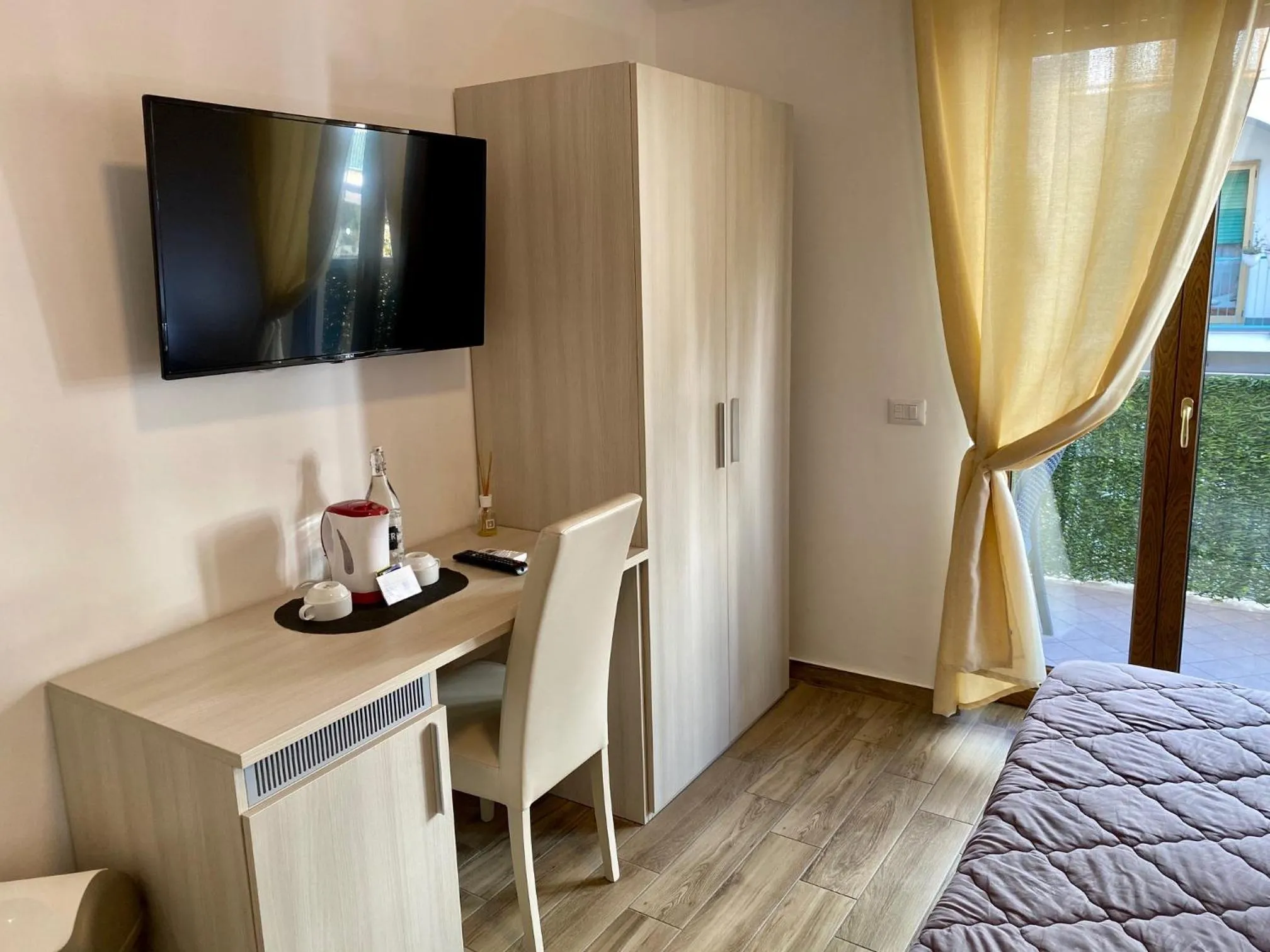 Photo of the whole room, Bed in Caruso Rooms