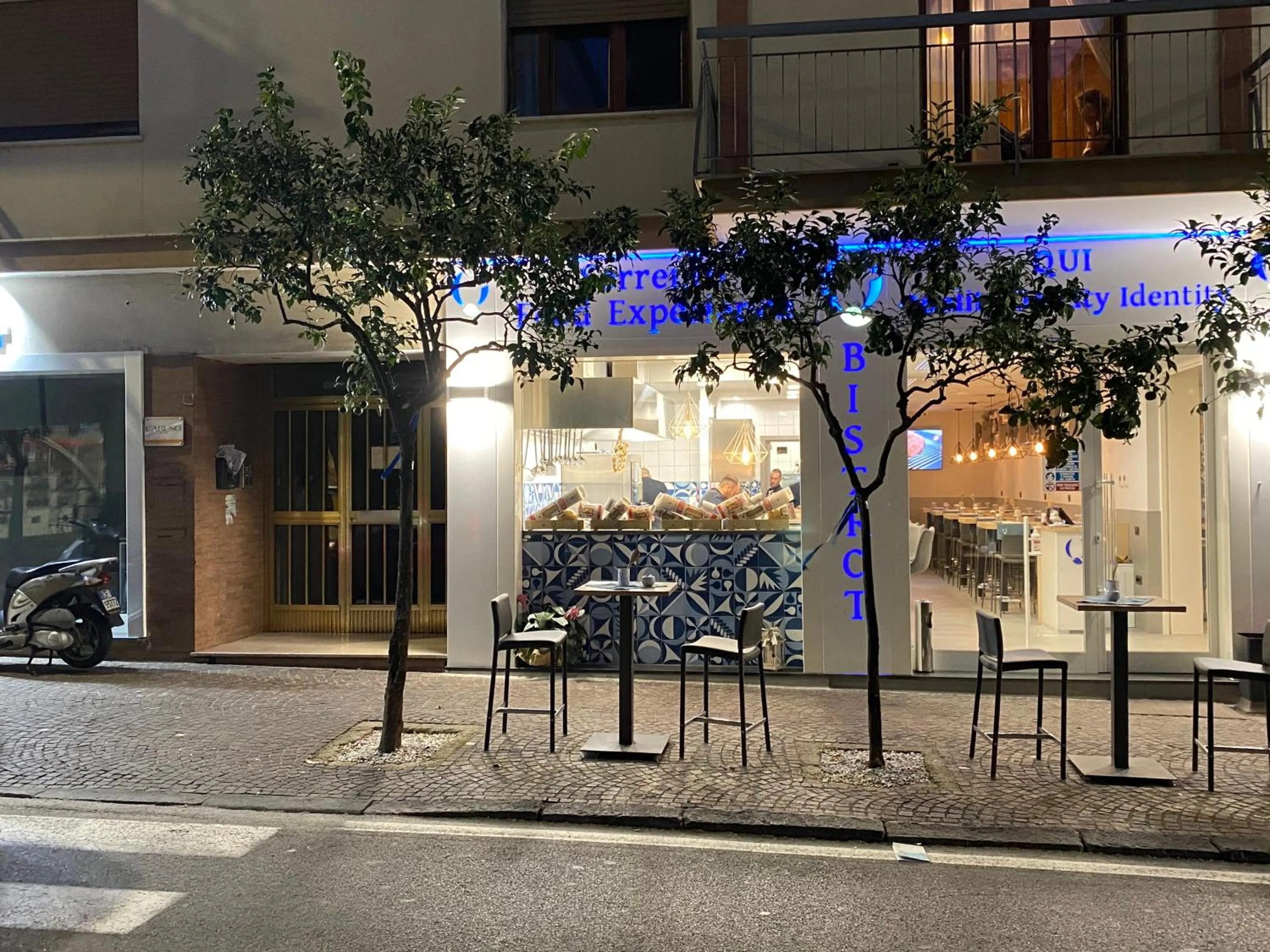 Facade/entrance in Caruso Rooms