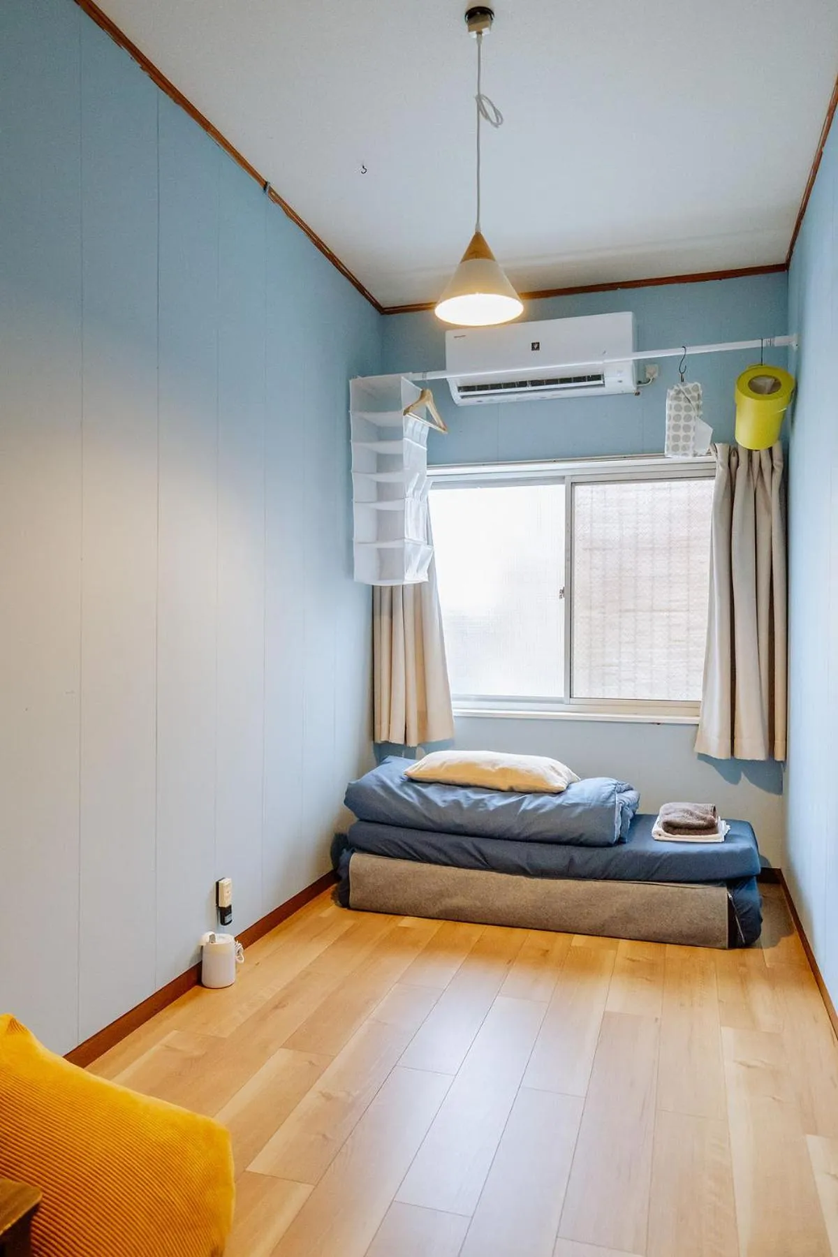 Bed in 1166 Backpackers