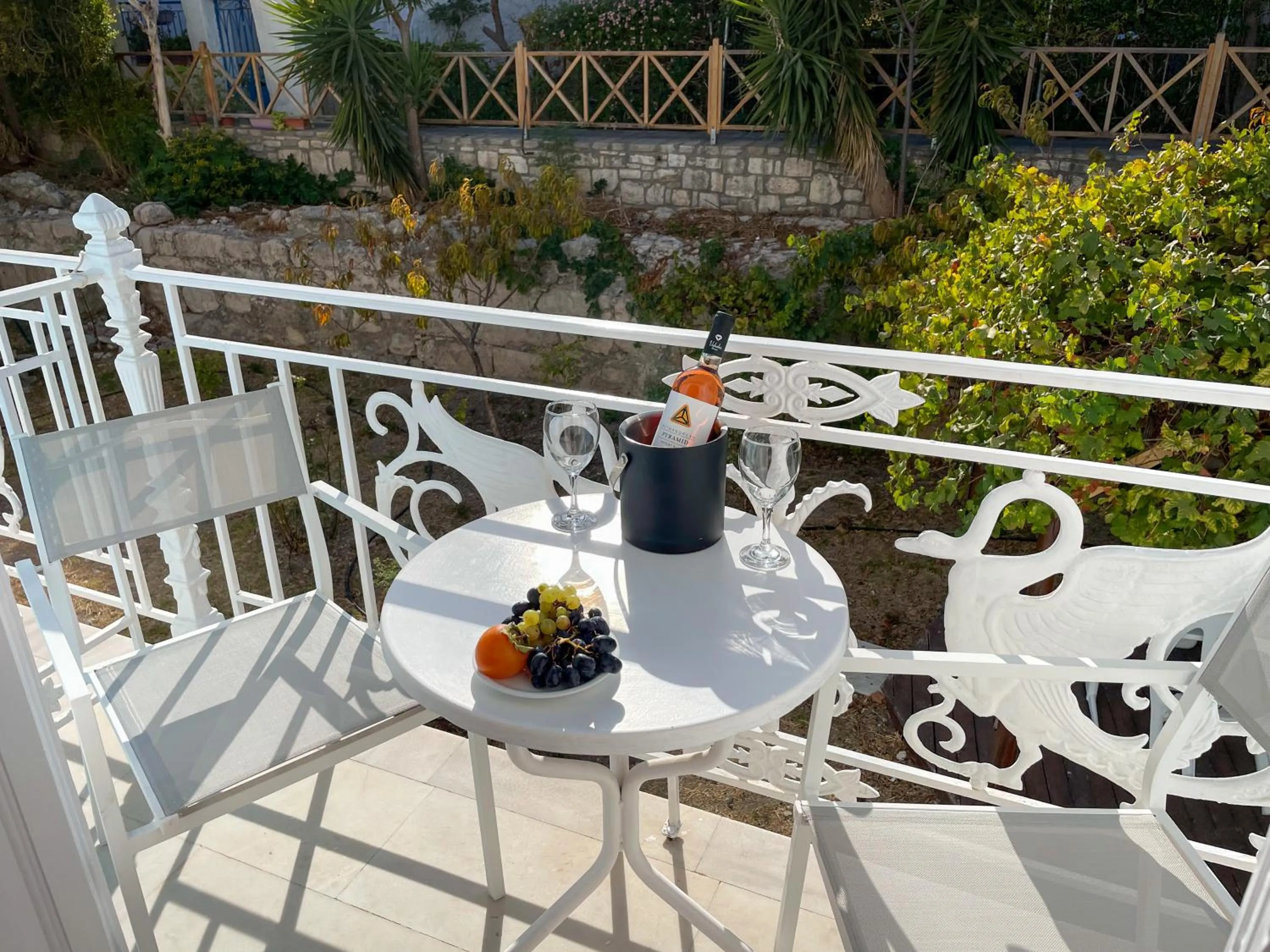 Stratos Hotel