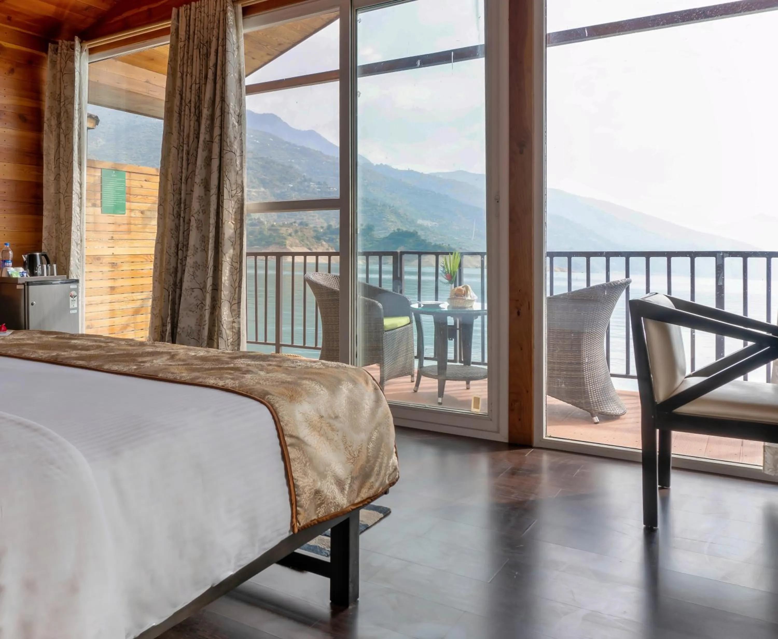 Balcony/Terrace, Bed in Le ROI Floating Huts & Eco Rooms Tehri