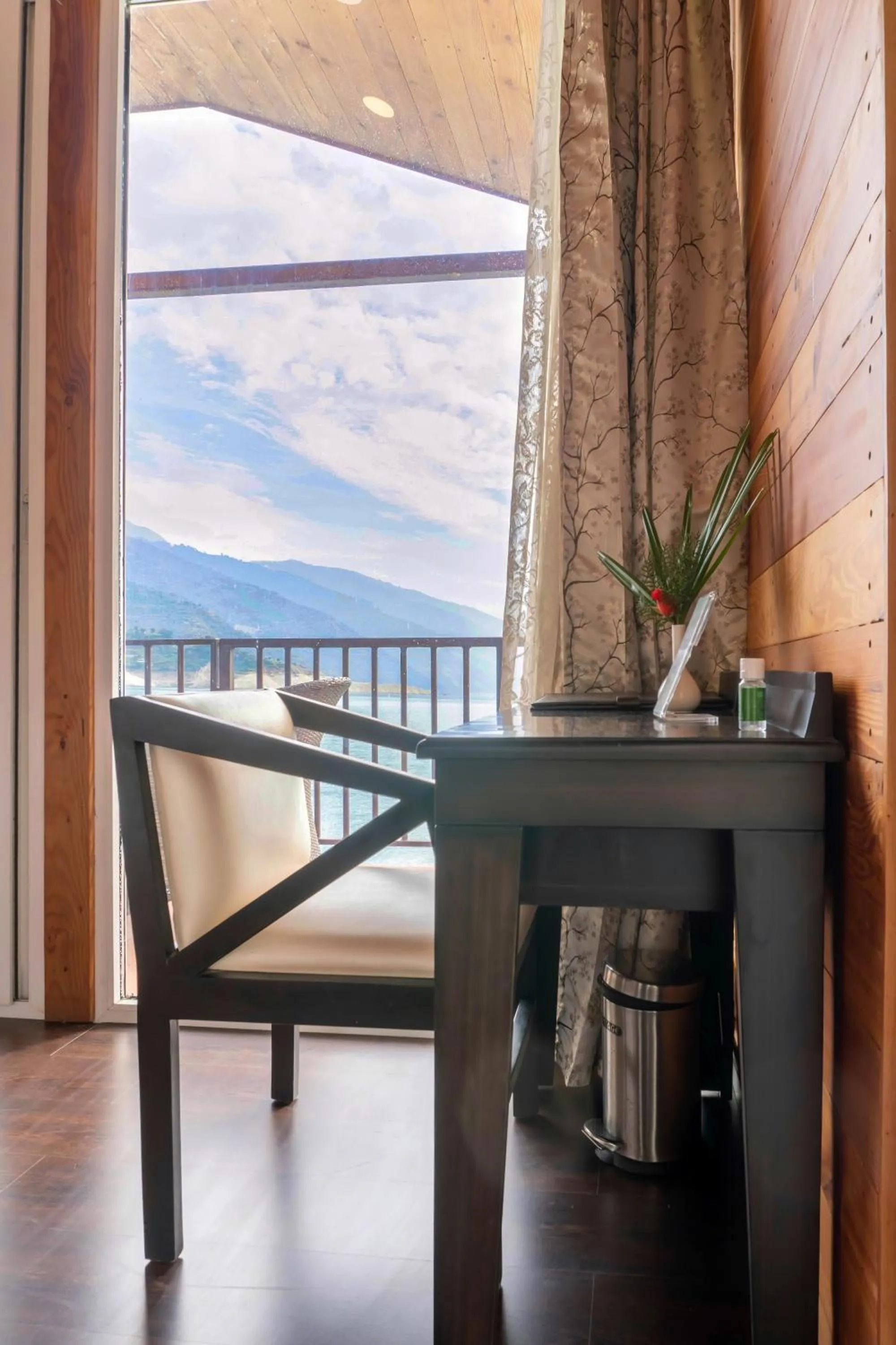 Bedroom in Le ROI Floating Huts & Eco Rooms Tehri