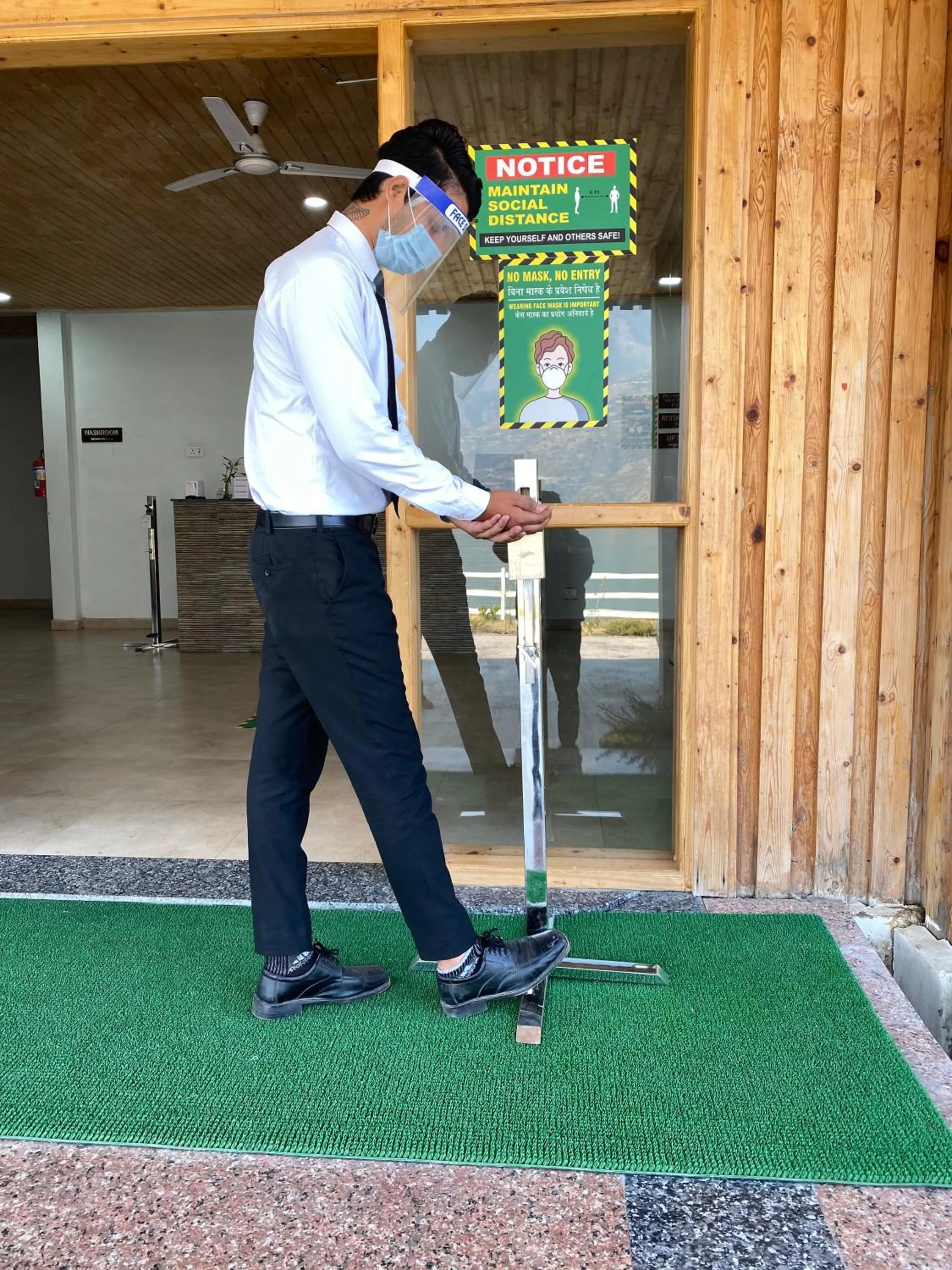 Staff in Le ROI Floating Huts & Eco Rooms Tehri