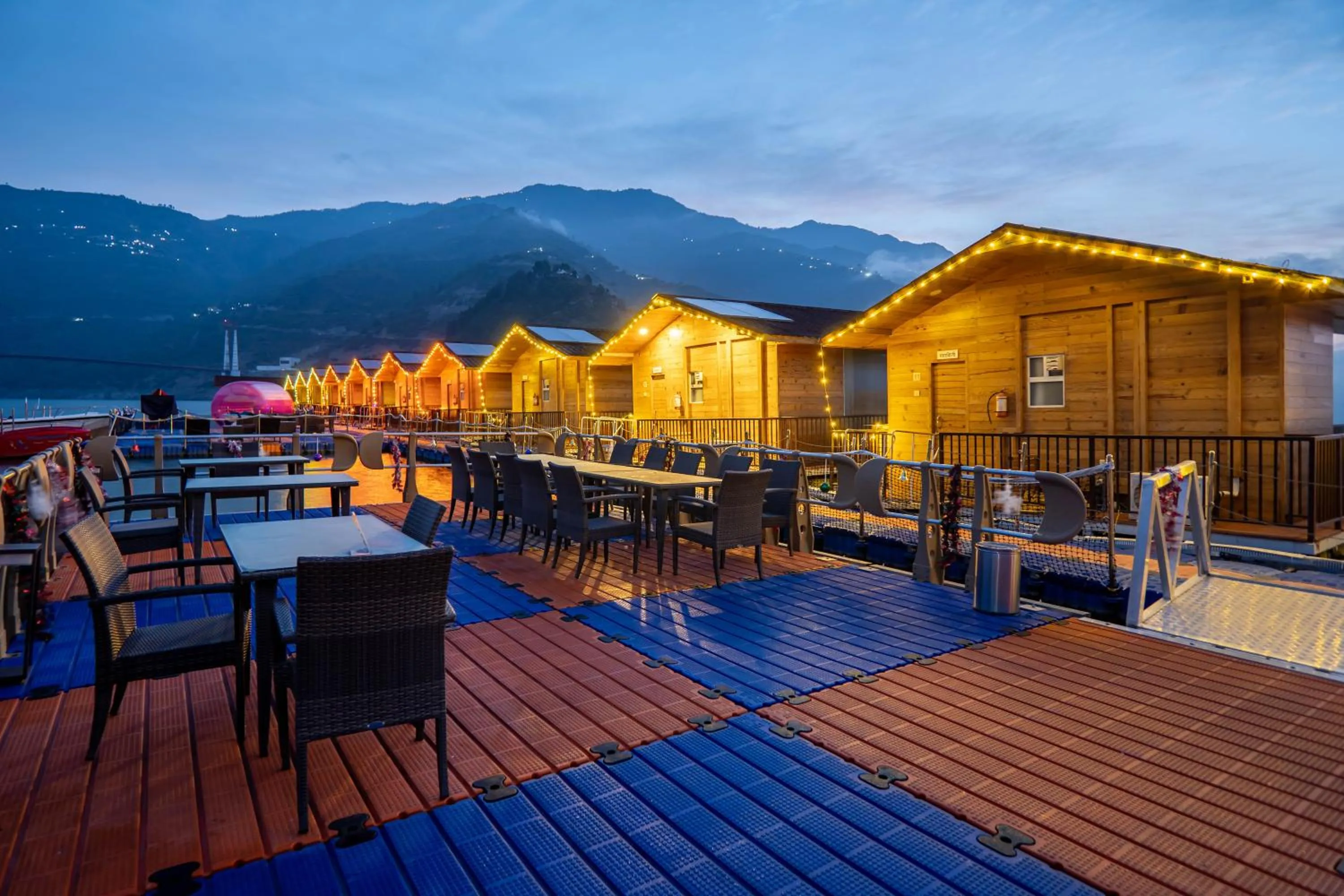 Property building in Le ROI Floating Huts & Eco Rooms Tehri