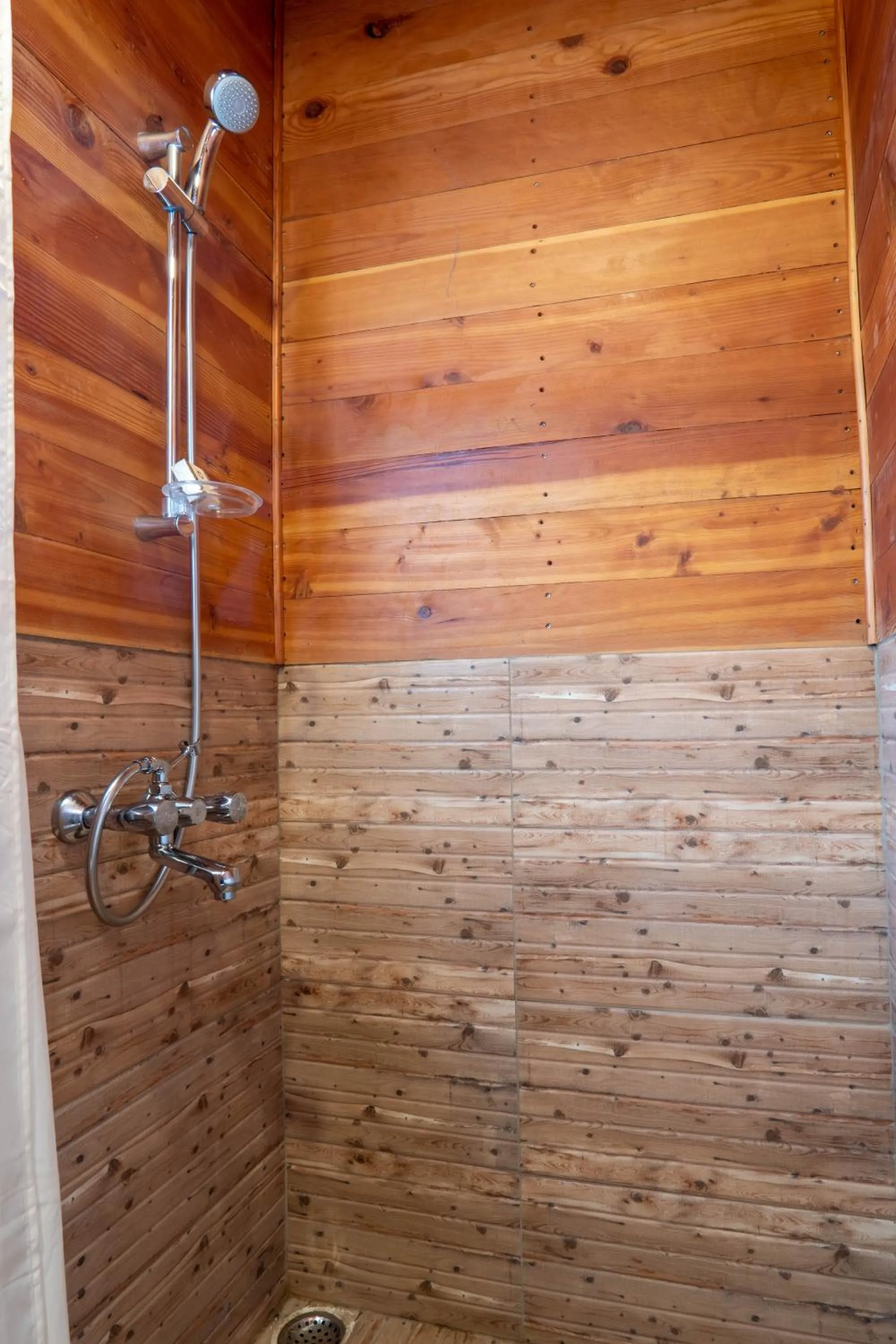 Bathroom in Le ROI Floating Huts & Eco Rooms Tehri