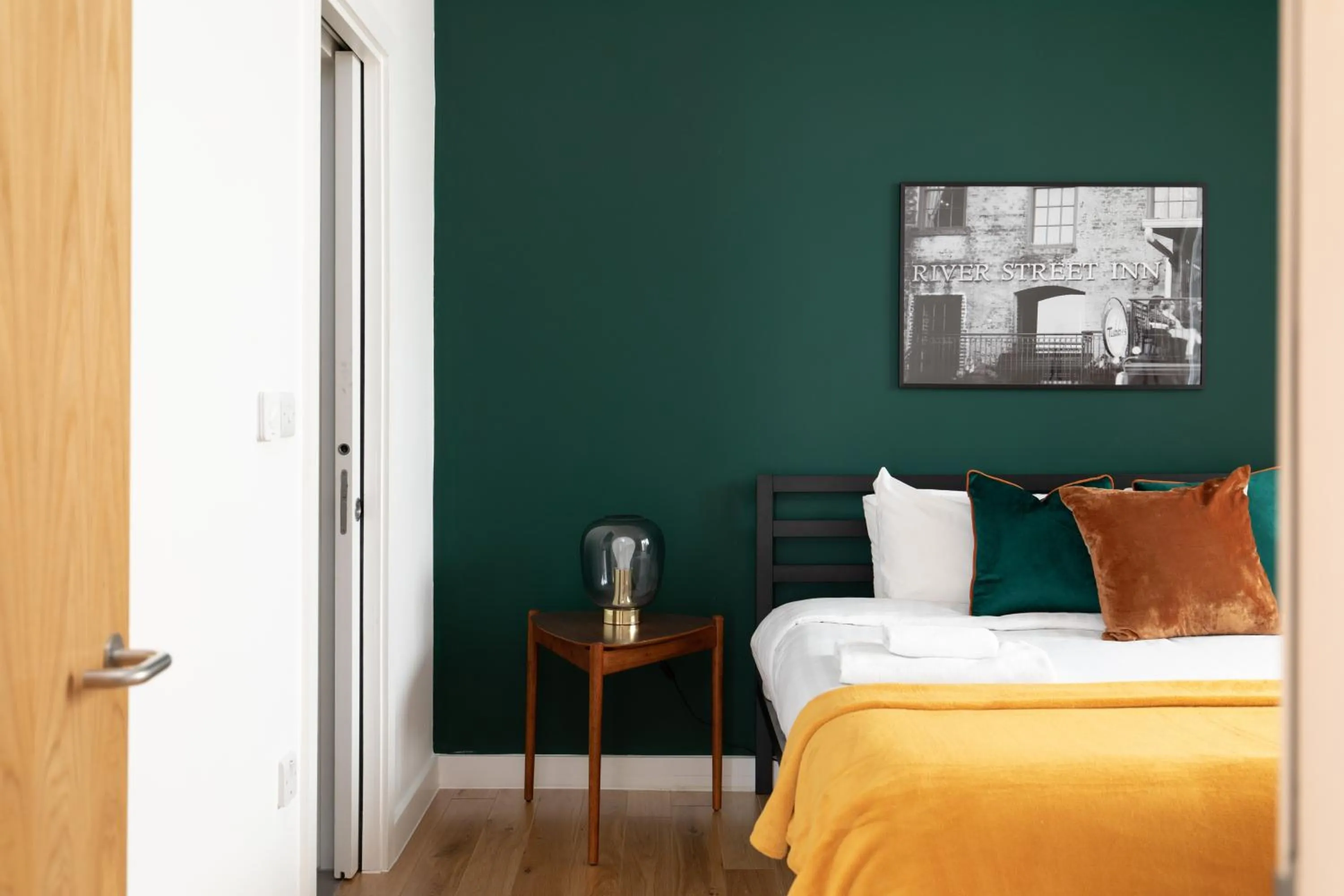 London City Apartments - Luxury and spacious apartment with balcony