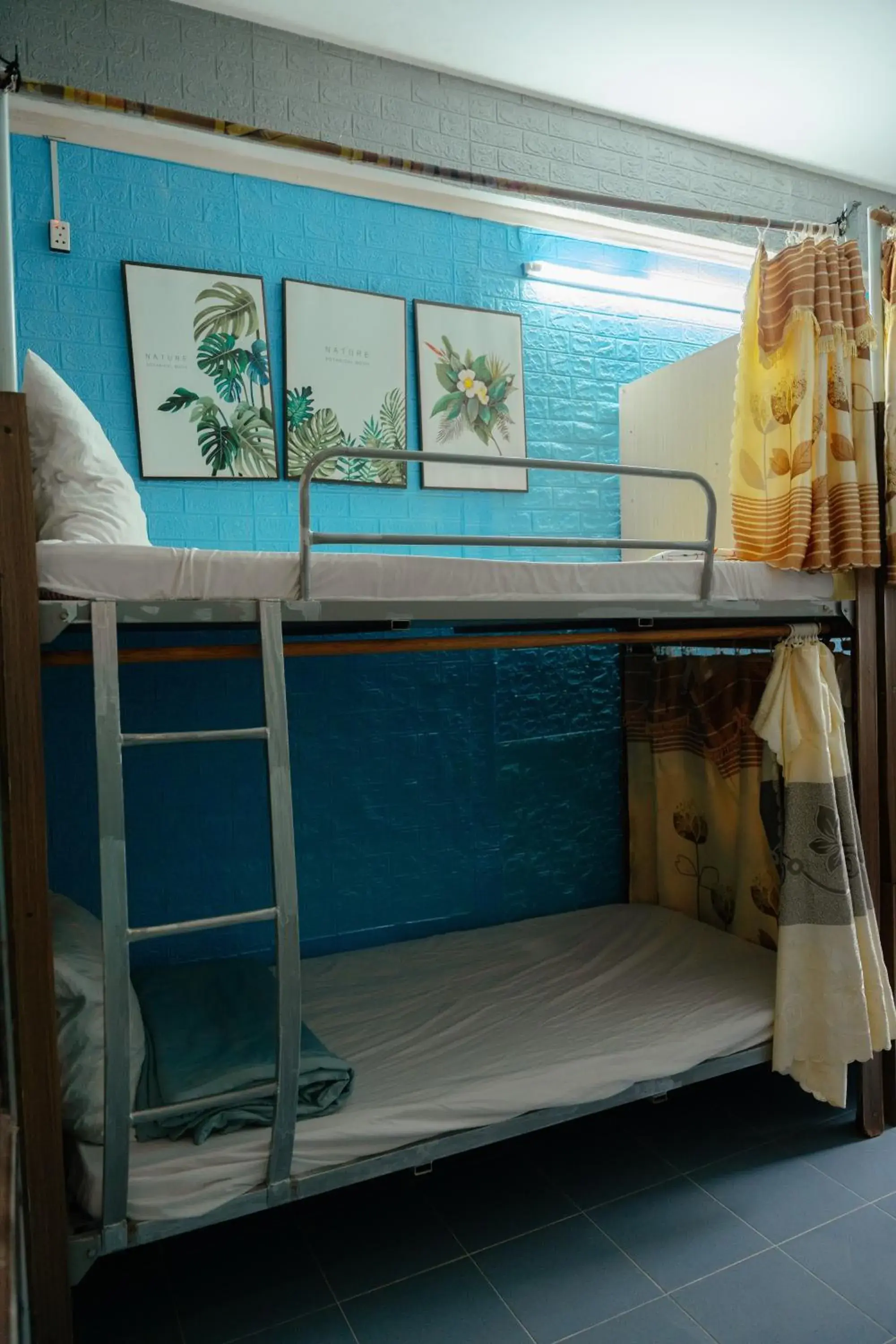 Bed in 4-Bed Mixed Dormitory Room in Bụi Hostel - Ferry to Rạch Giá Bed in 4-Bed Mixed Dormitory Room in Bụi Hostel - Ferry to Rạch Giá