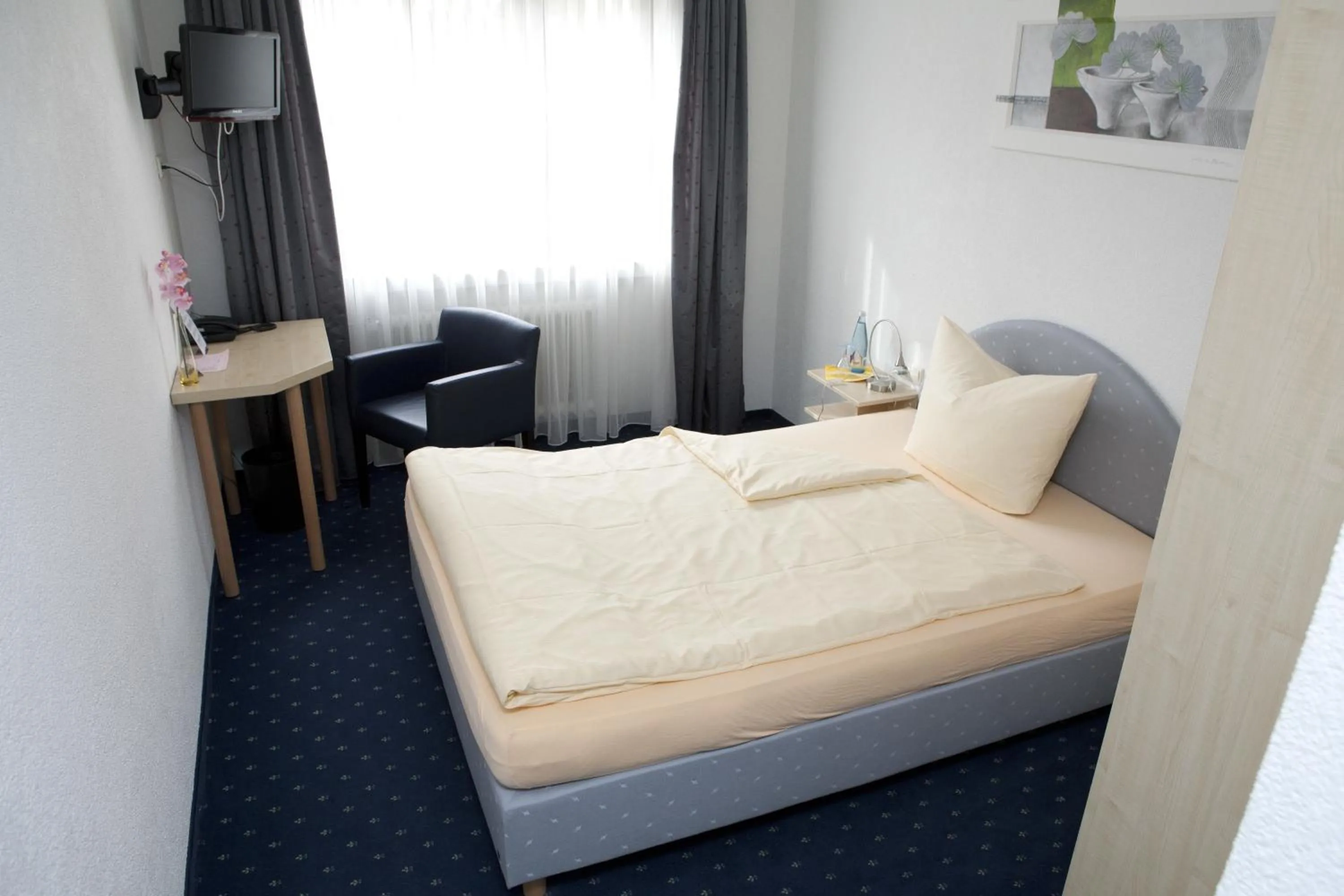 Photo of the whole room, Bed in Hotel Restaurant Engel