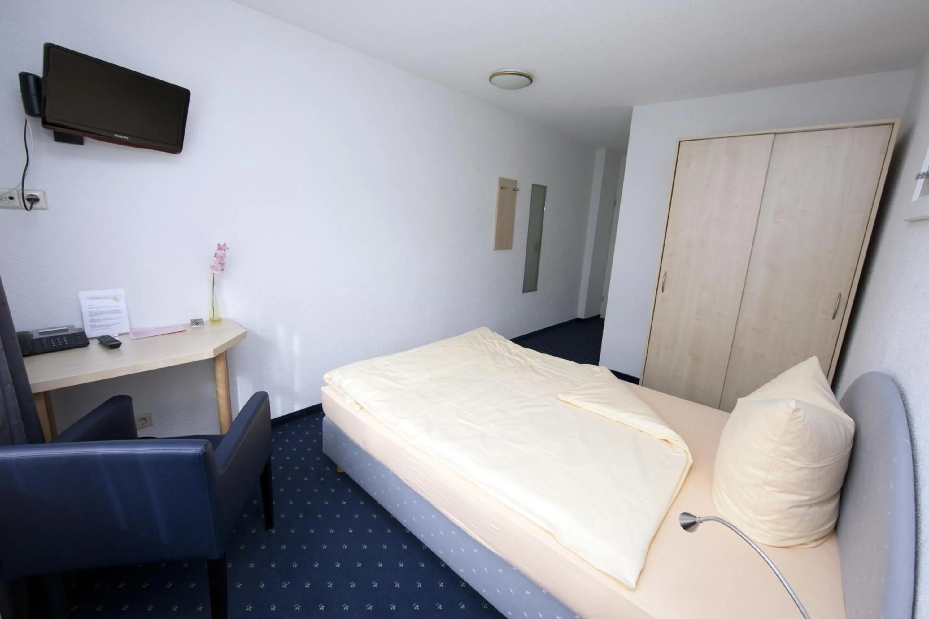 Photo of the whole room, Bed in Hotel Restaurant Engel