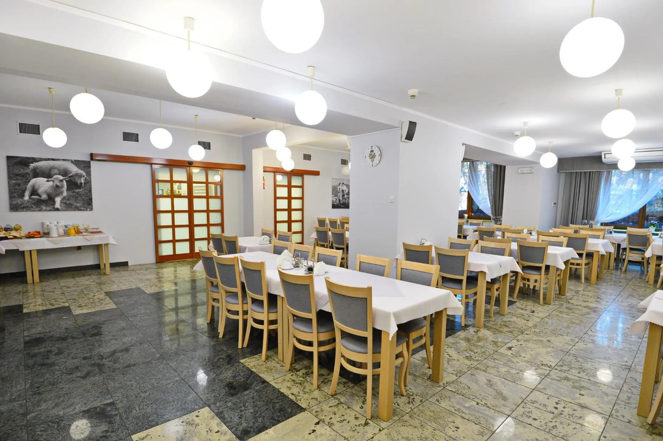 Restaurant/places to eat in Ośrodek Konferencyjno-Wypoczynkowy "Parzenica" w Zakopanem