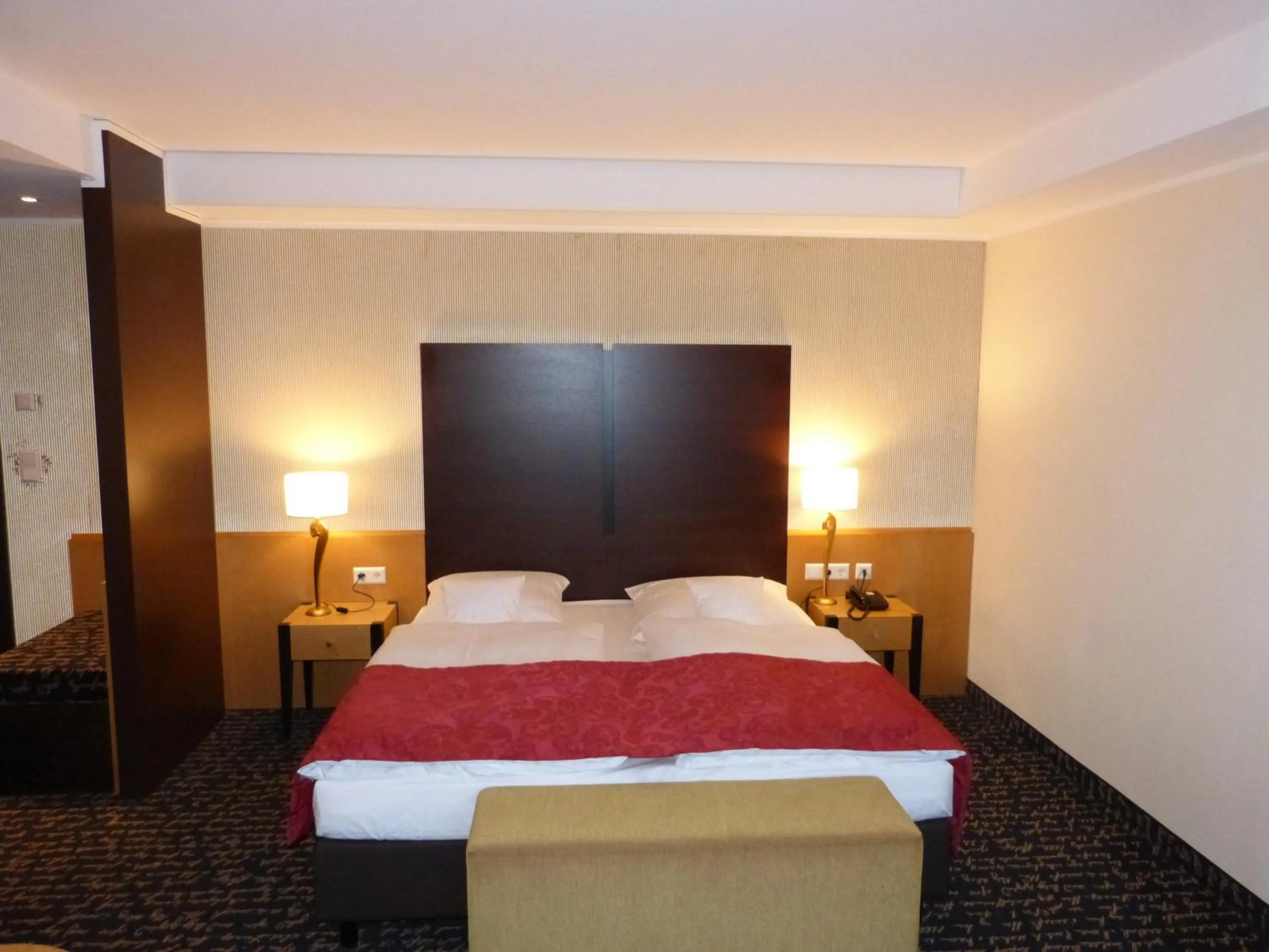 Bedroom, Bed in Hotel Roshop