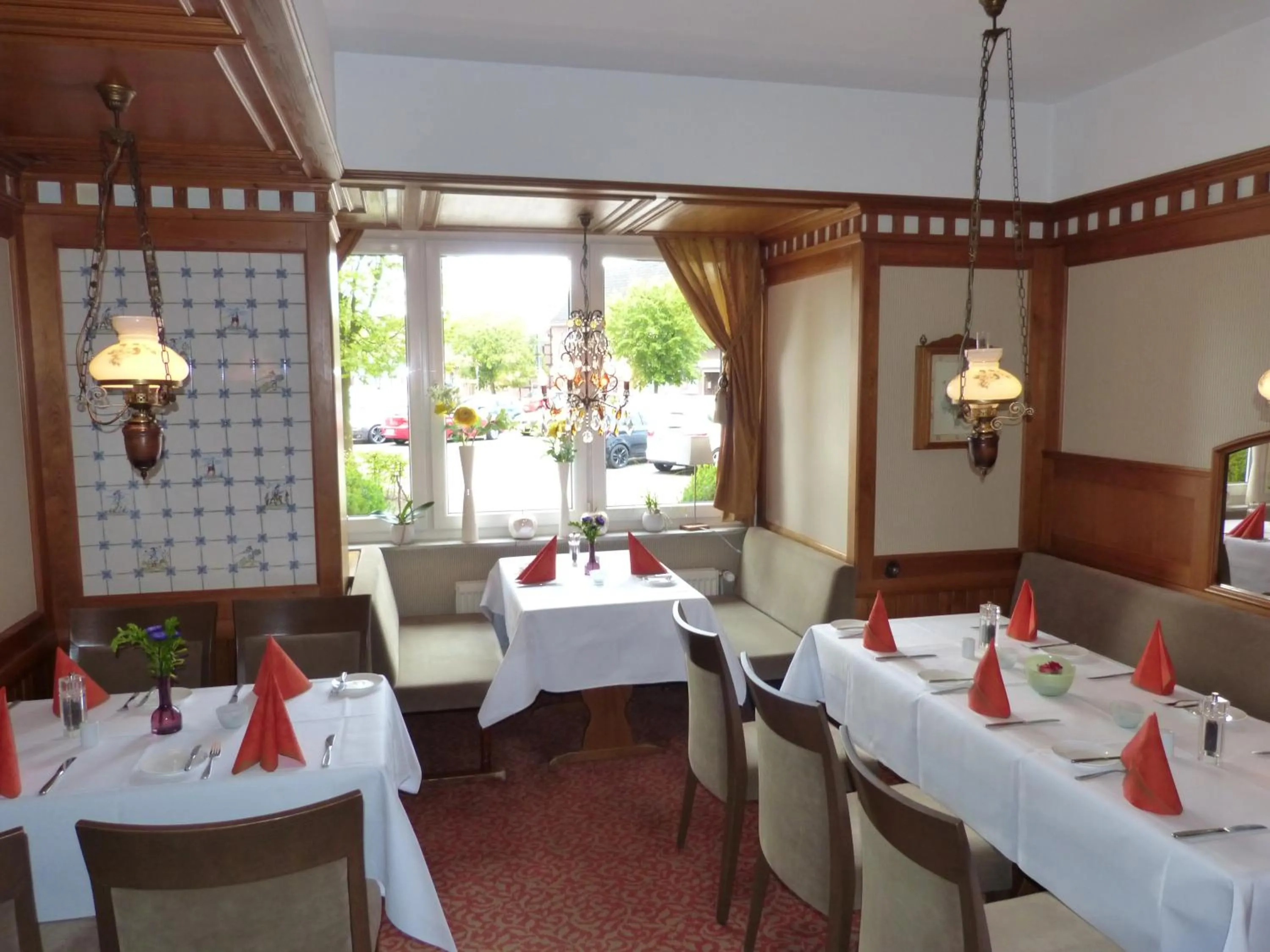 Restaurant/places to eat in Hotel Roshop