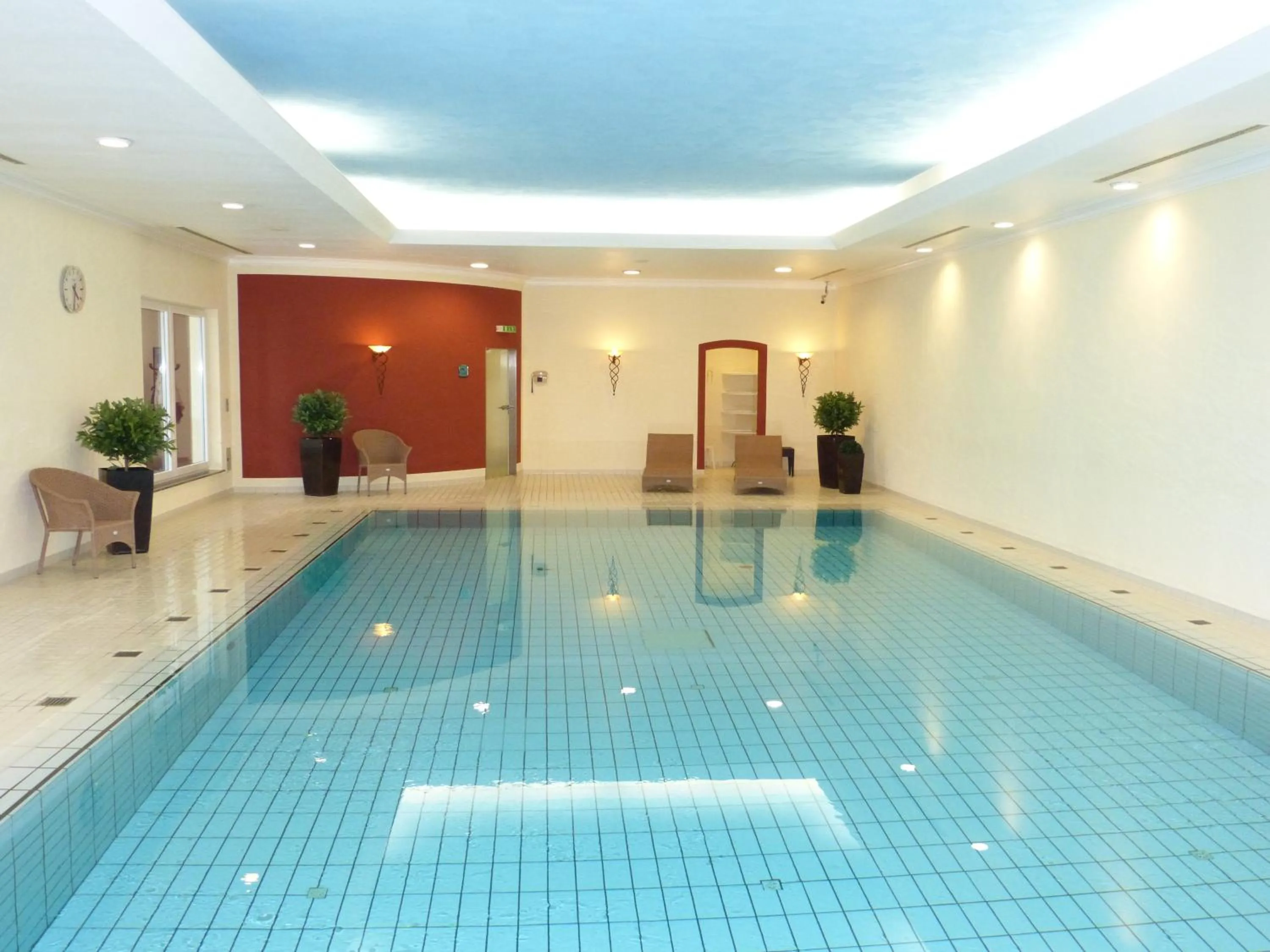 Swimming pool in Hotel Roshop