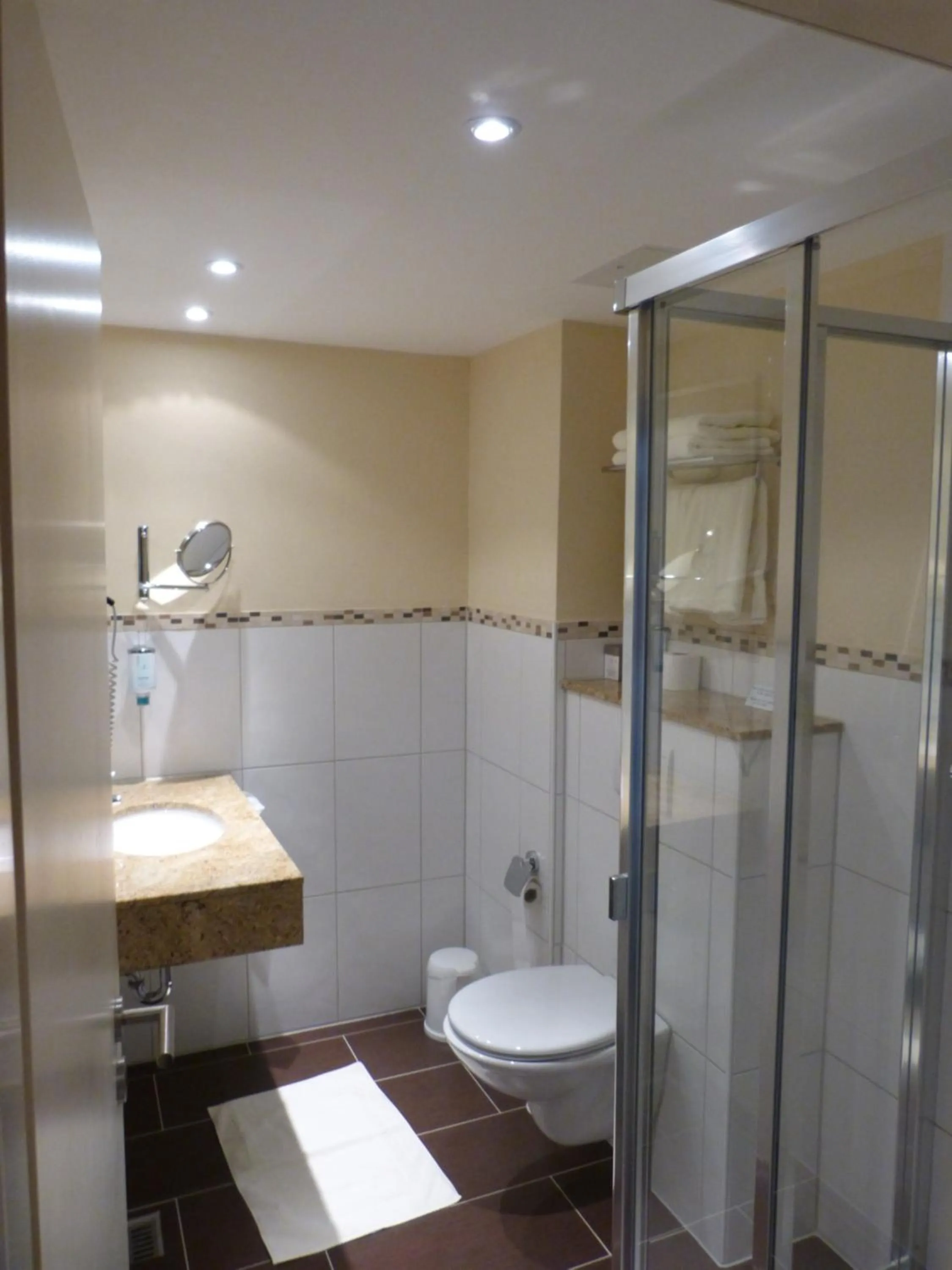 Bathroom in Hotel Roshop