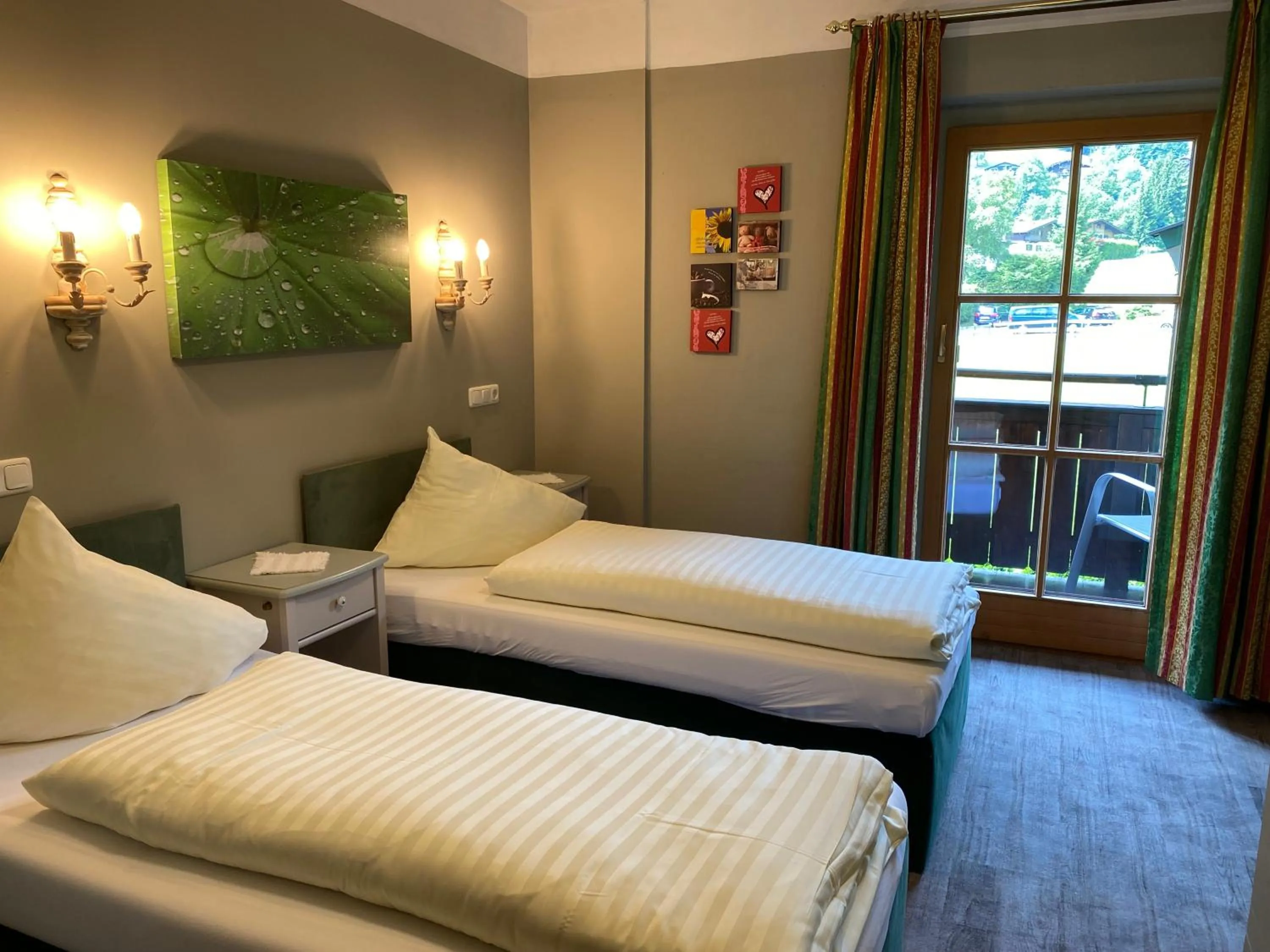 Photo of the whole room, Bed in Hotel Edelweiss Kitzbühel