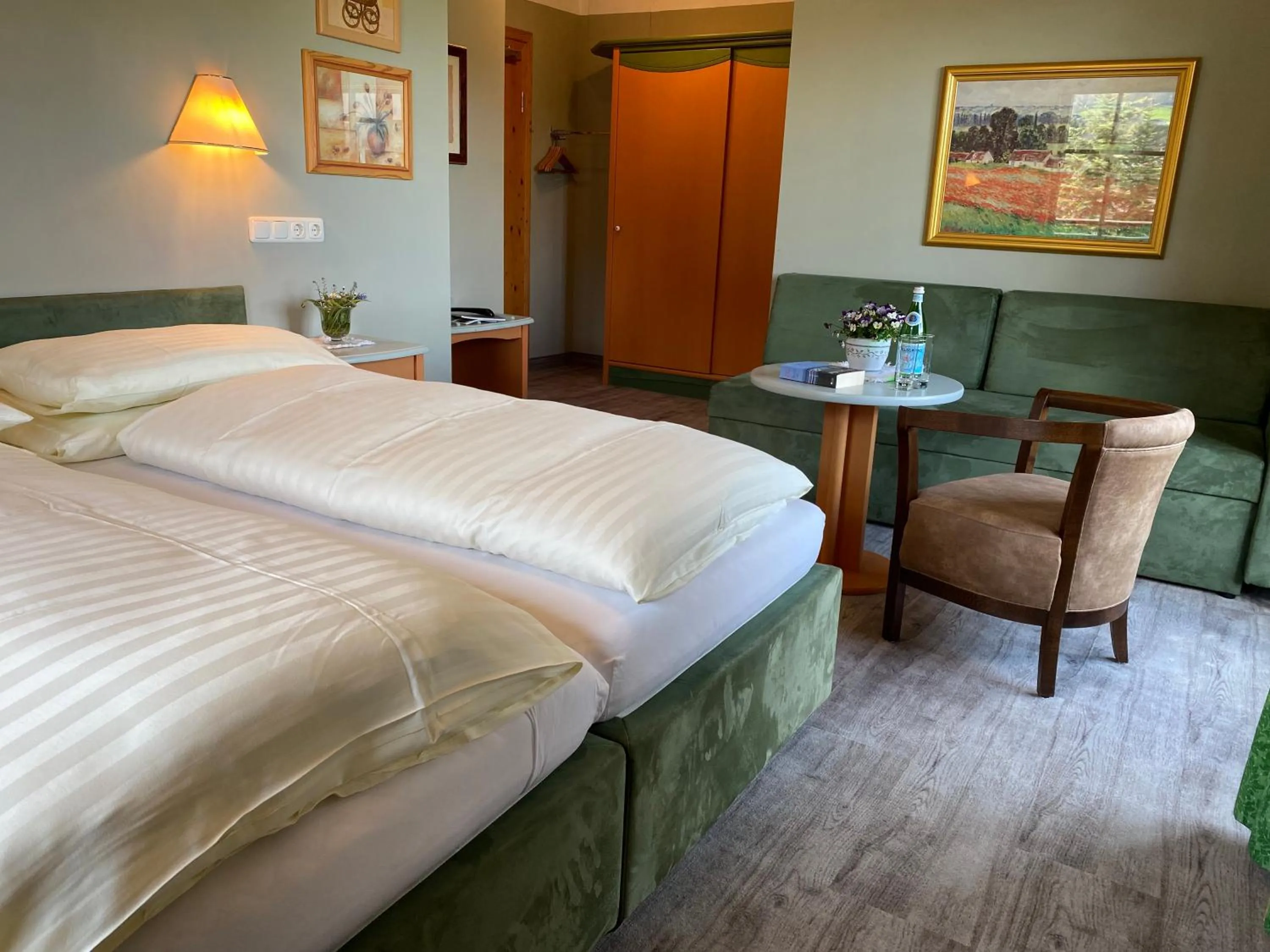 Bedroom, Bed in Hotel Edelweiss Kitzbühel