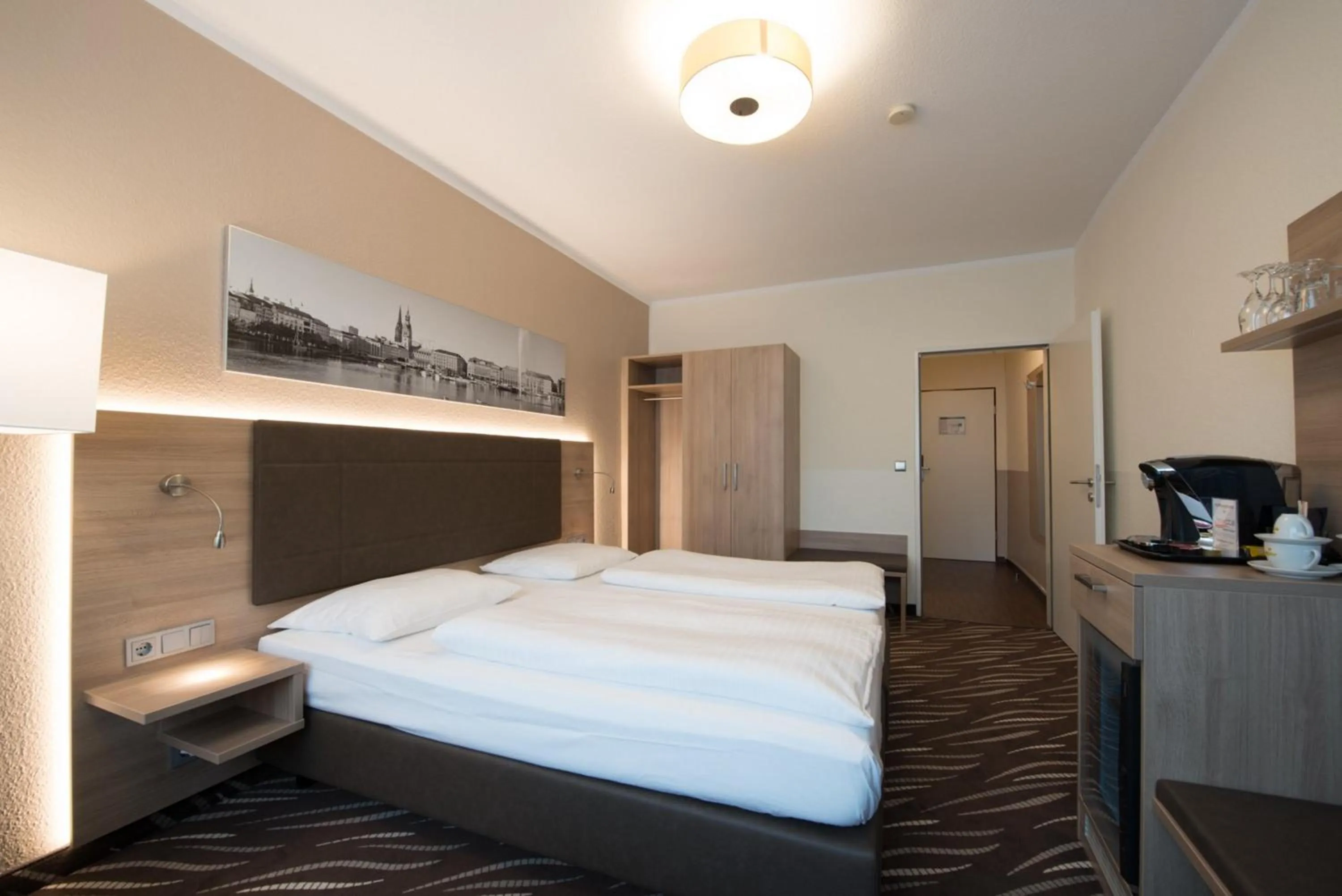 Photo of the whole room, Bed in Heikotel - Stadtpark Residenz