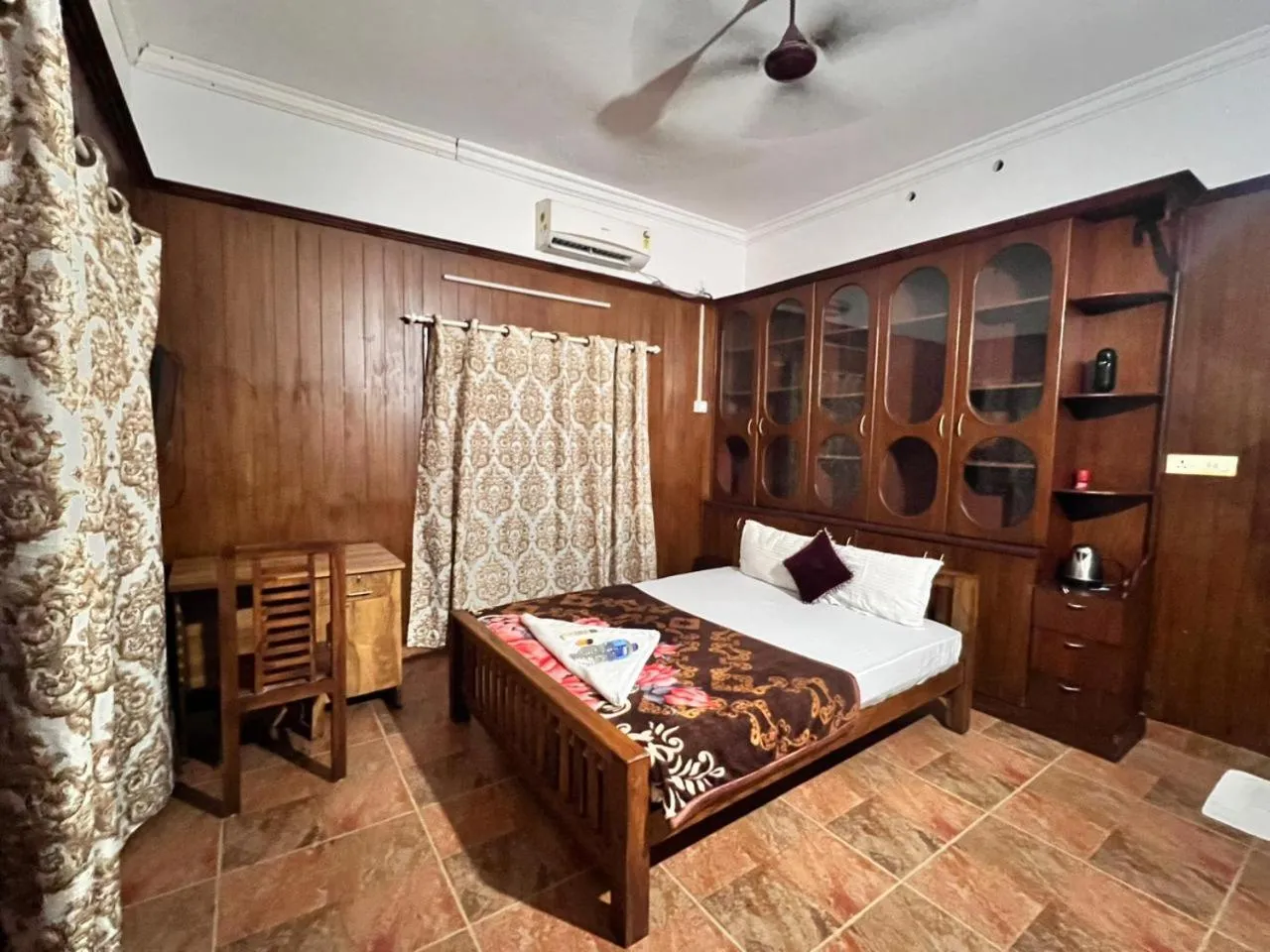 wardrobe, Bed in Palm Beach Resort, Alleppey