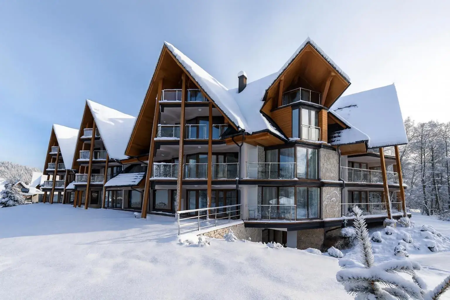 Property building in Harenda Residence - Destigo Hotels Property building in Harenda Residence - Destigo Hotels