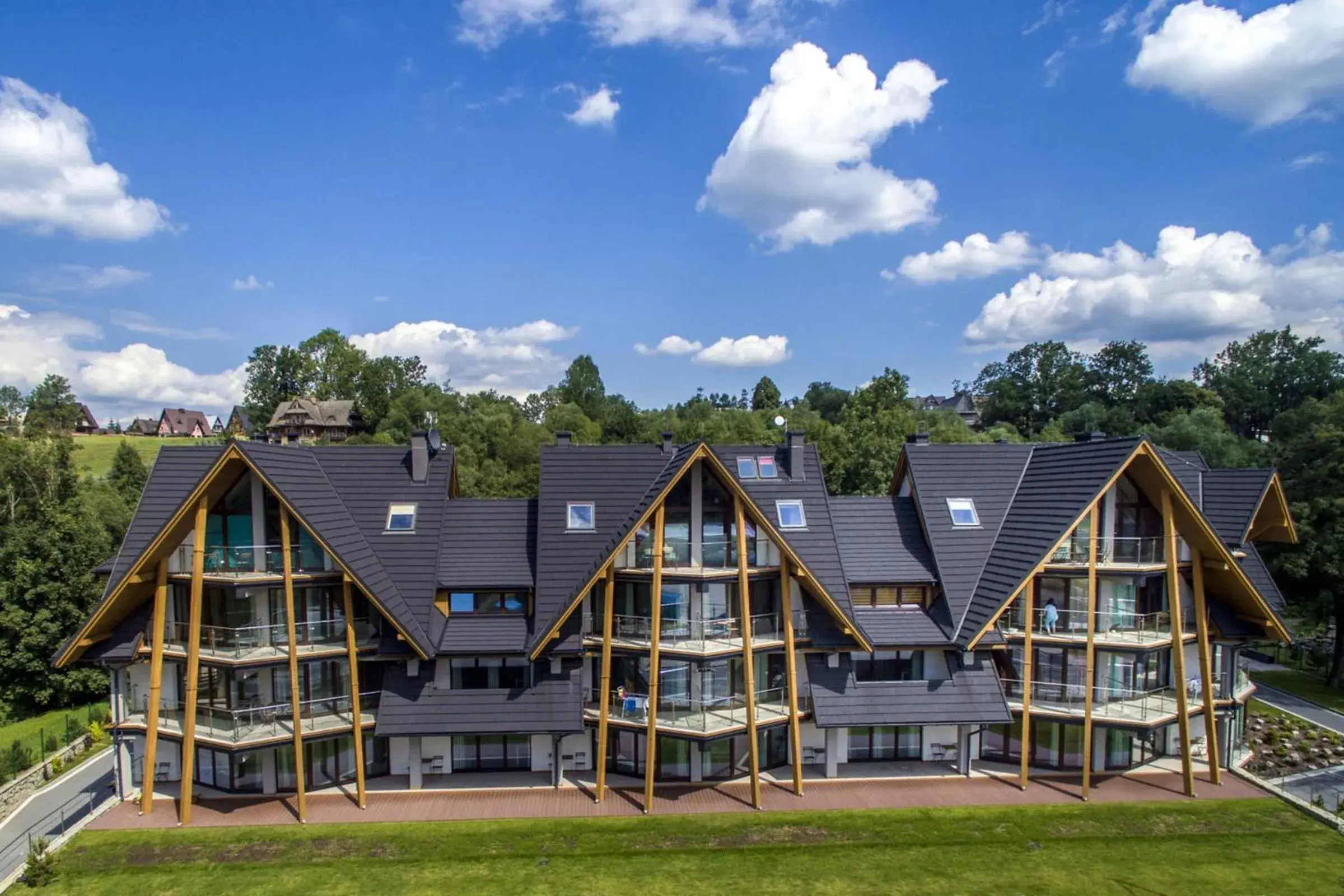 Property building in Harenda Residence - Destigo Hotels Property building in Harenda Residence - Destigo Hotels