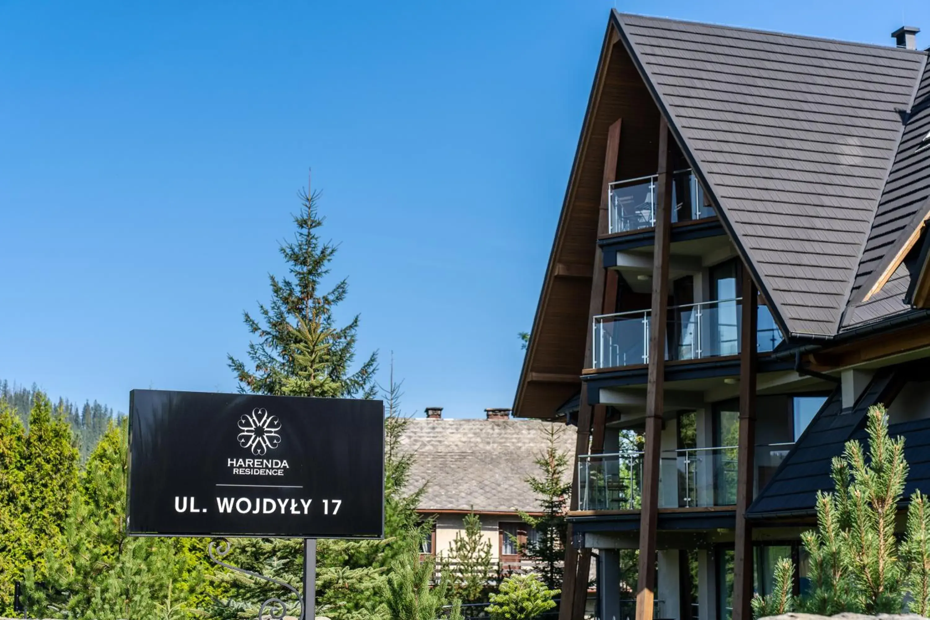 Property building in Harenda Residence - Destigo Hotels Property building in Harenda Residence - Destigo Hotels