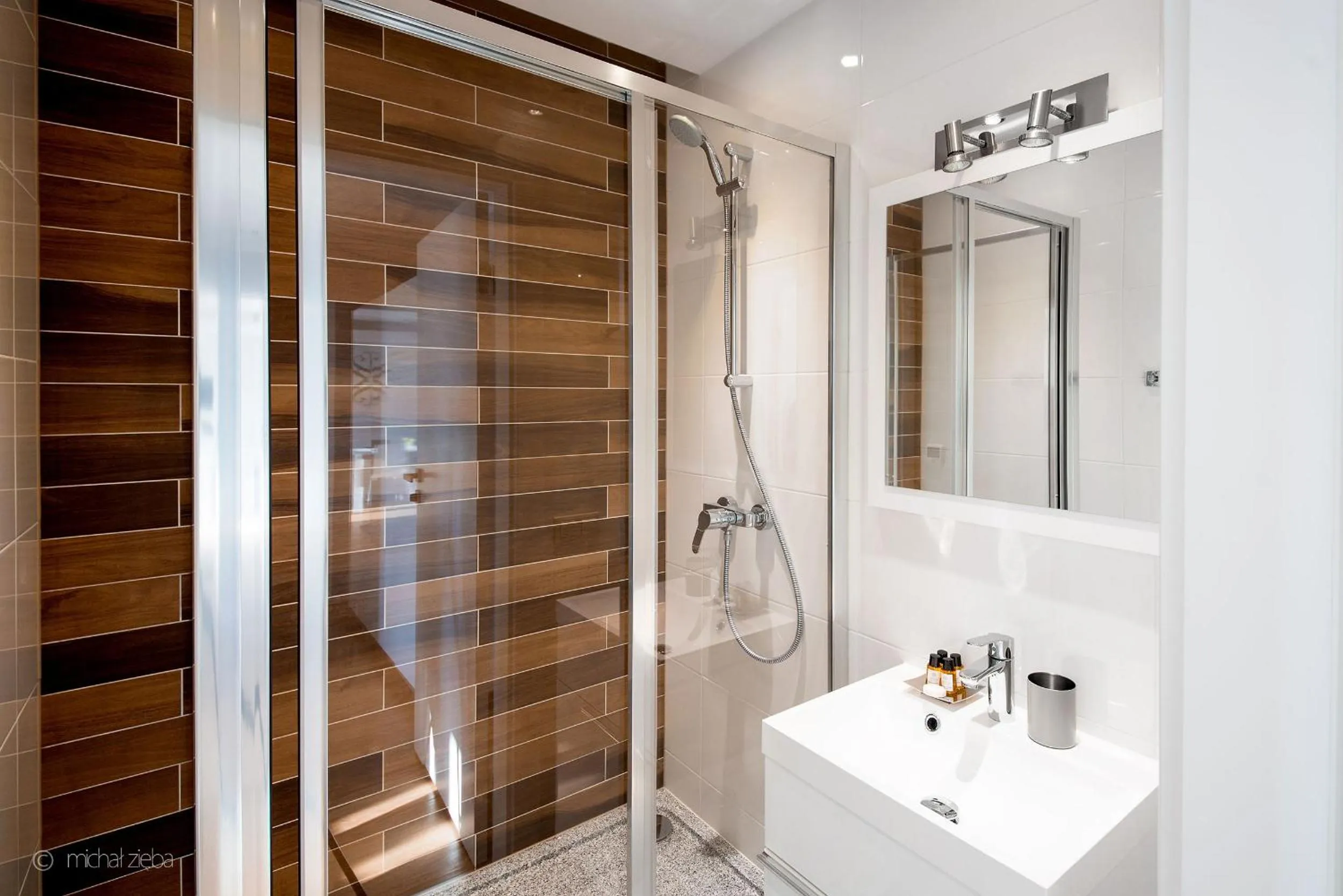 Bathroom in Harenda Residence - Destigo Hotels
