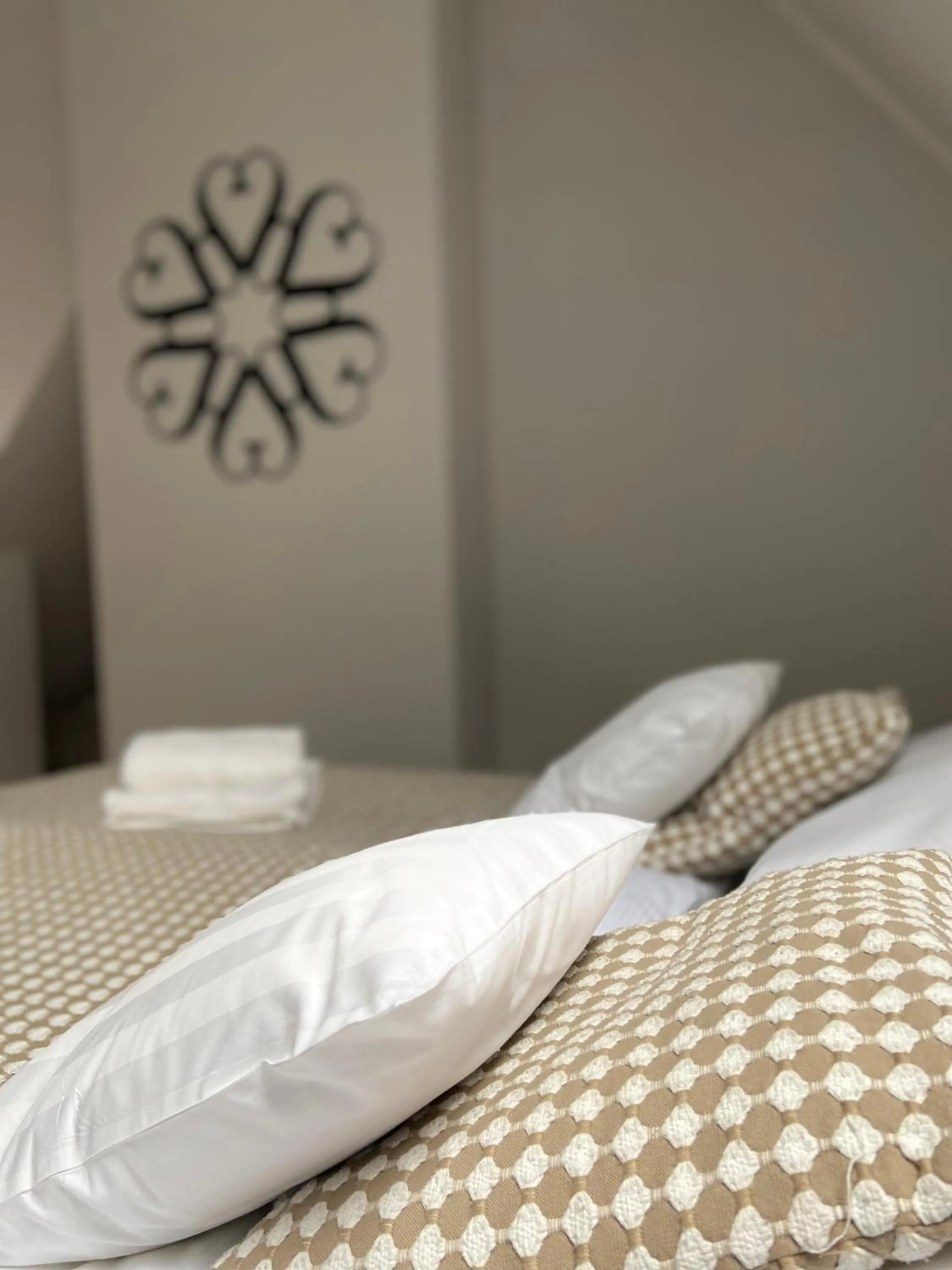 Bedroom, Bed in Harenda Residence - Destigo Hotels