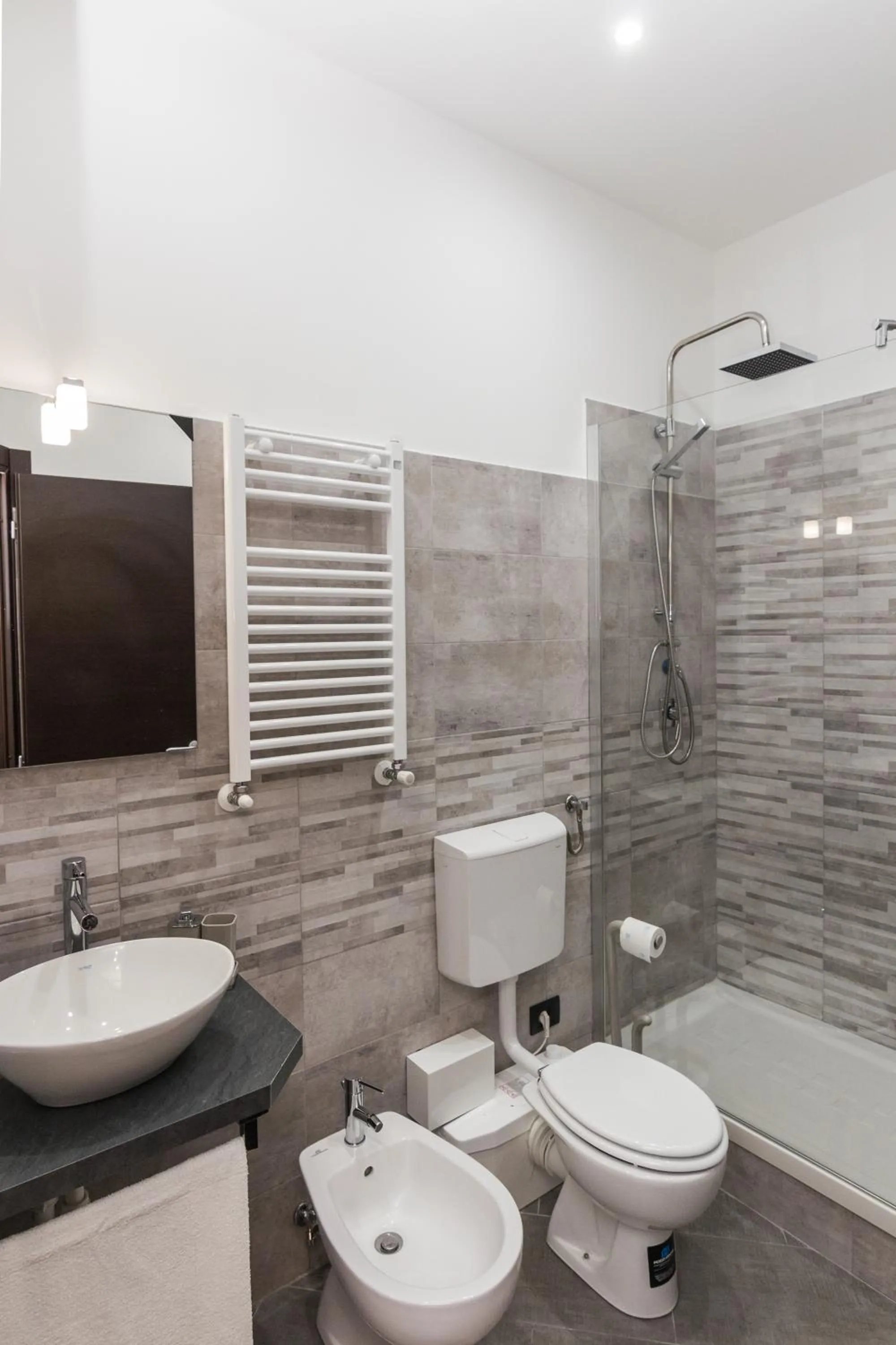 Bathroom in Il mondo in una stanza