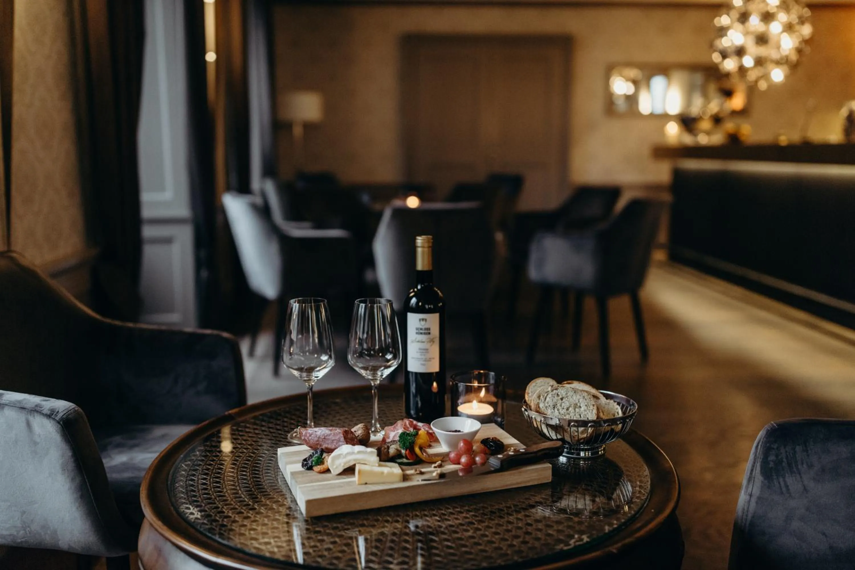 Lounge or bar in Hotel Schloss Hünigen