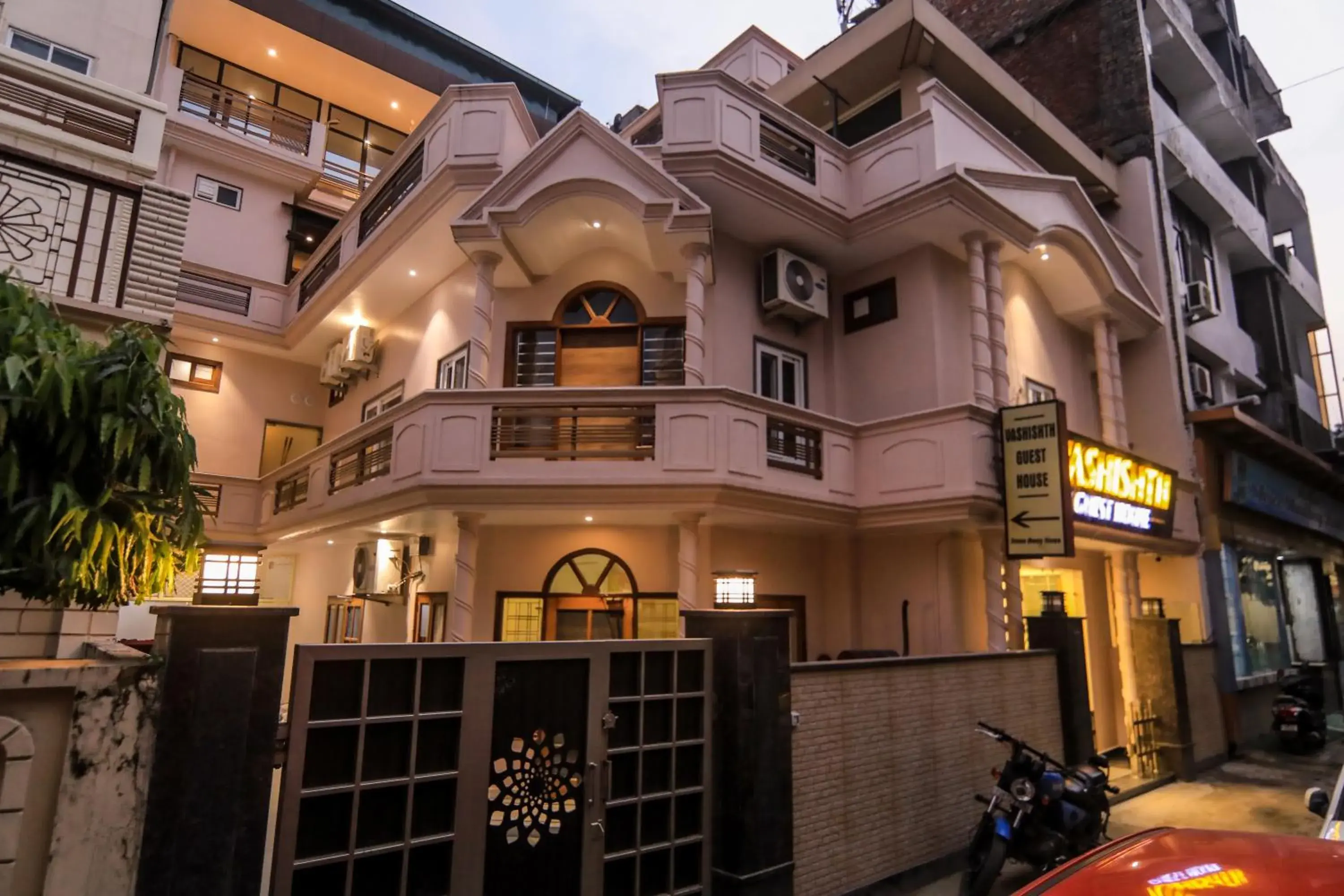 Property building in Vashishth Guest House Property building in Vashishth Guest House