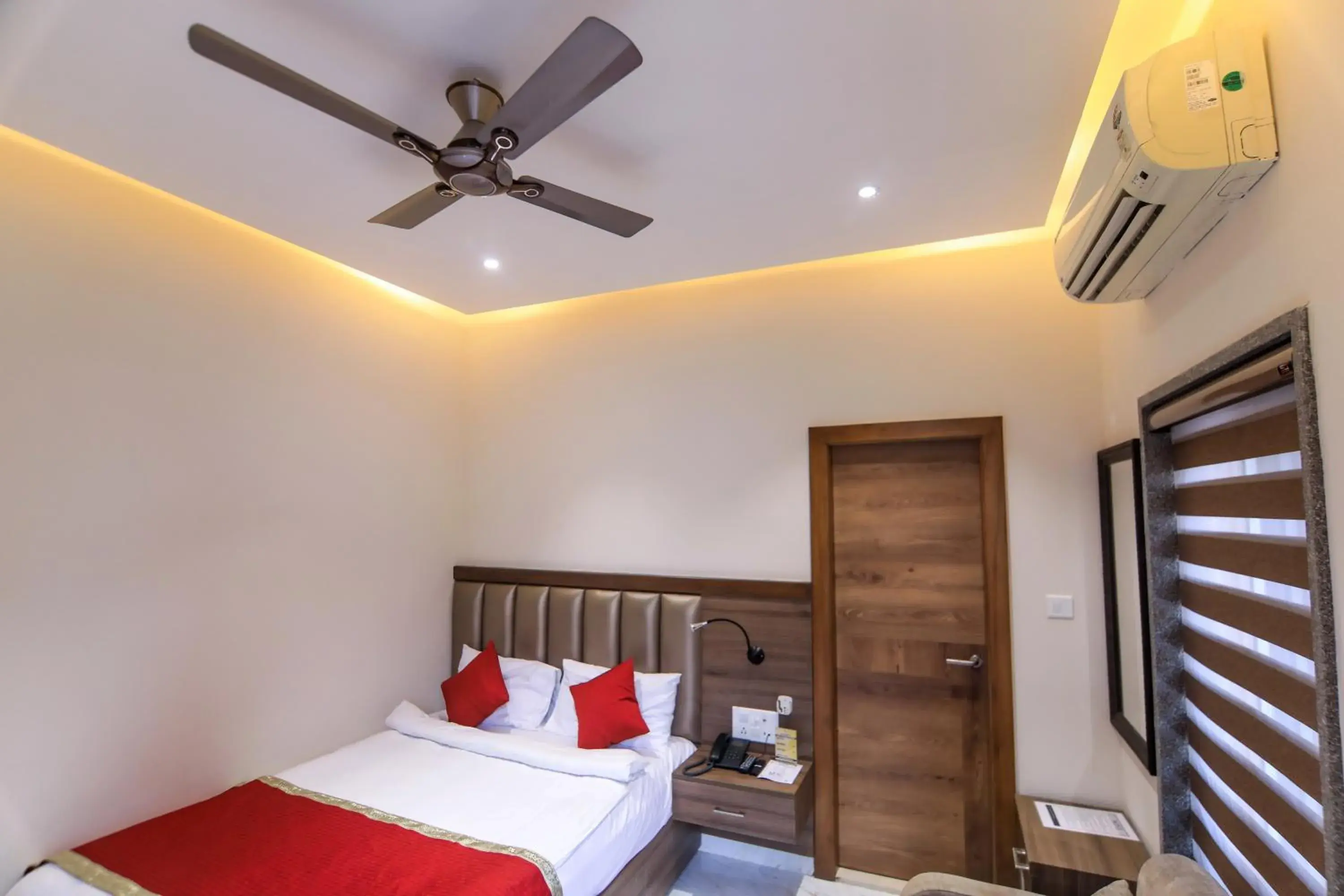 Photo of the whole room, Bed in Vashishth Guest House Photo of the whole room, Bed in Vashishth Guest House