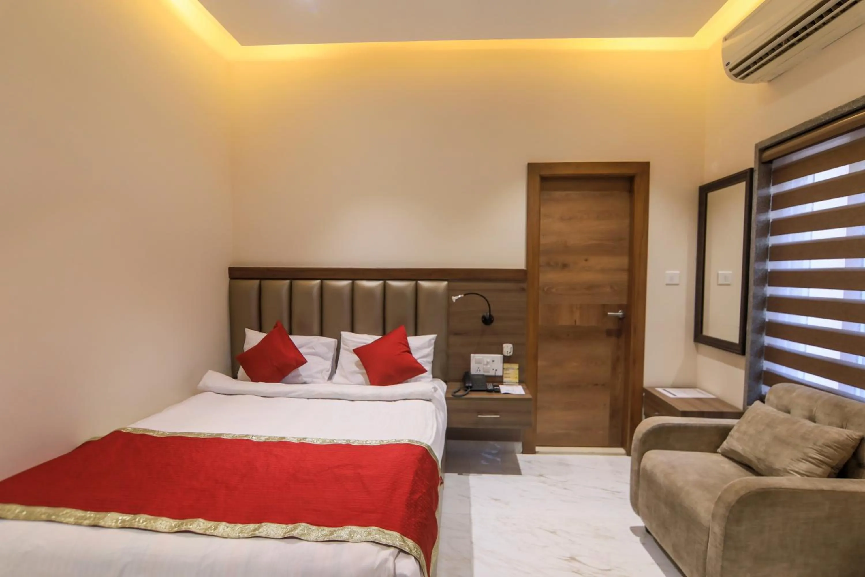 Bedroom, Bed in Vashishth Guest House