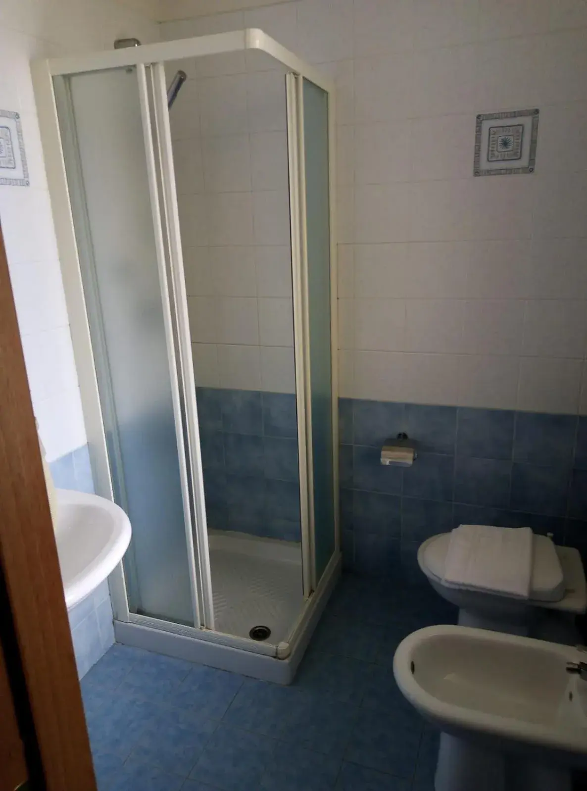 Shower, Bathroom in Hotel Fantasy