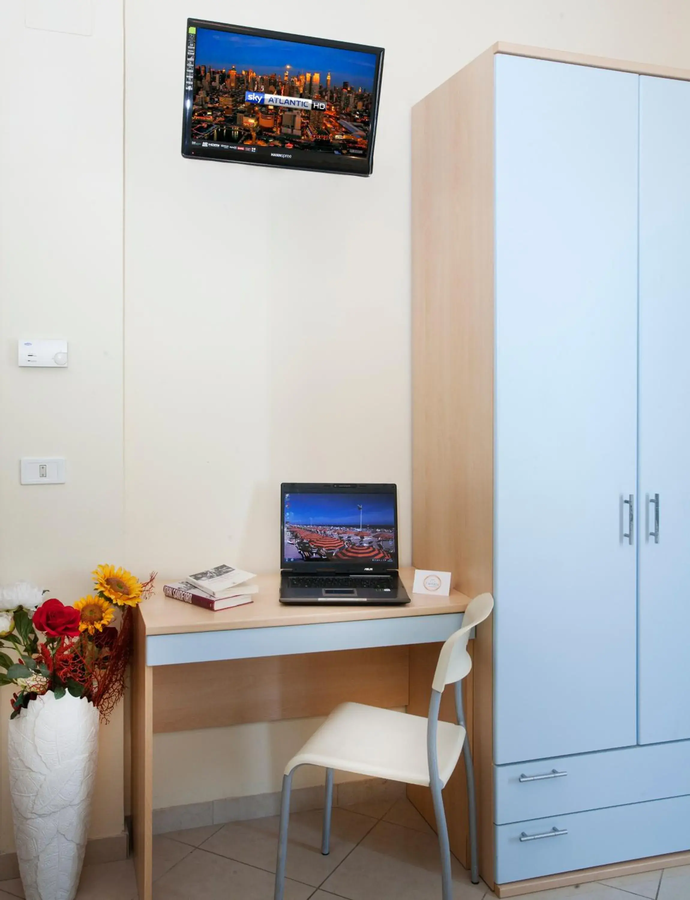 TV and multimedia, TV/Entertainment Center in Hotel Fantasy