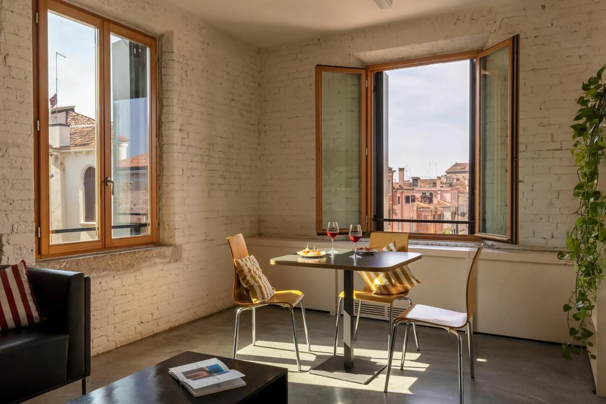 Two-Bedroom Apartment in Combo Venezia Two-Bedroom Apartment in Combo Venezia