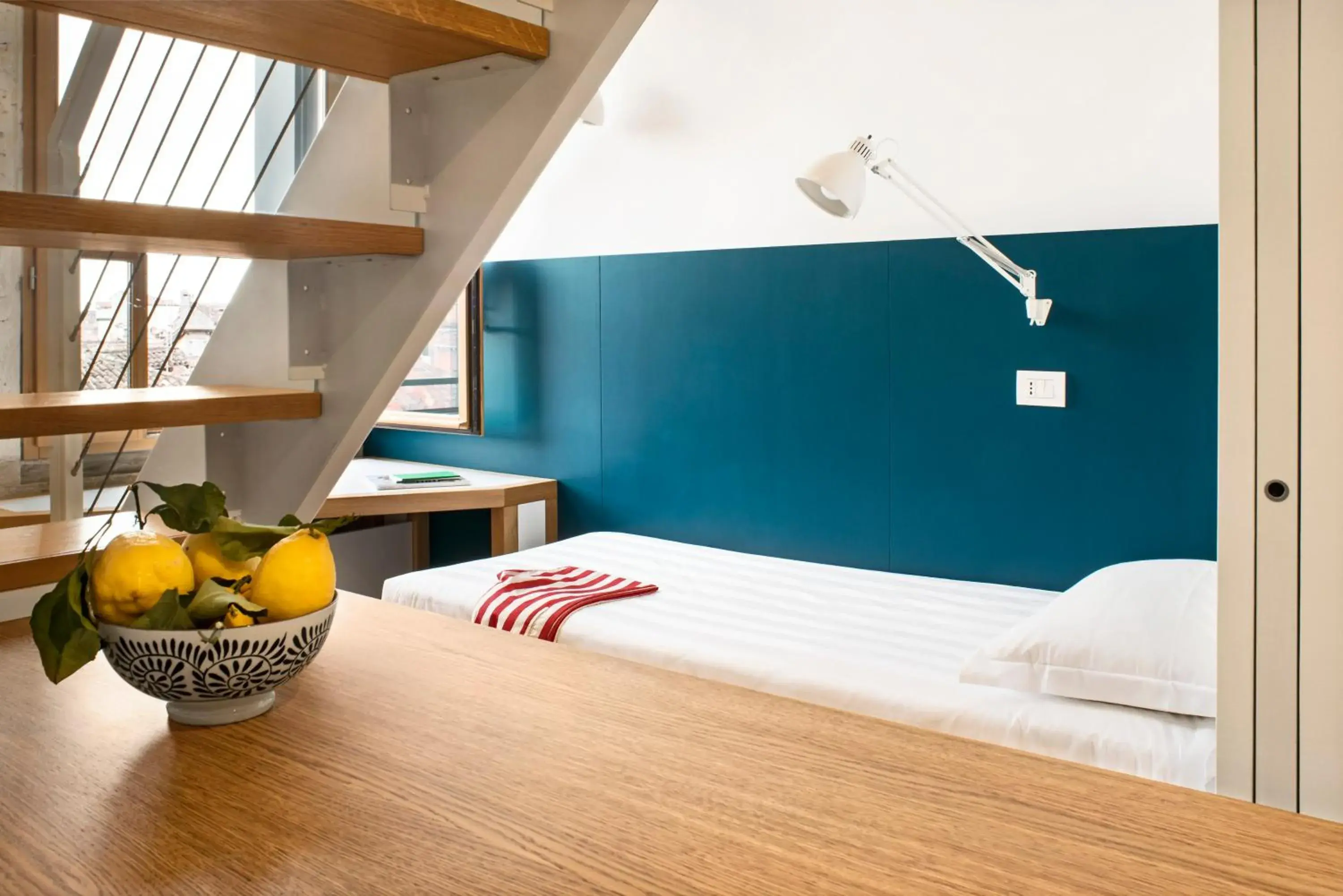 Twin Room with Canal View in Combo Venezia Twin Room with Canal View in Combo Venezia