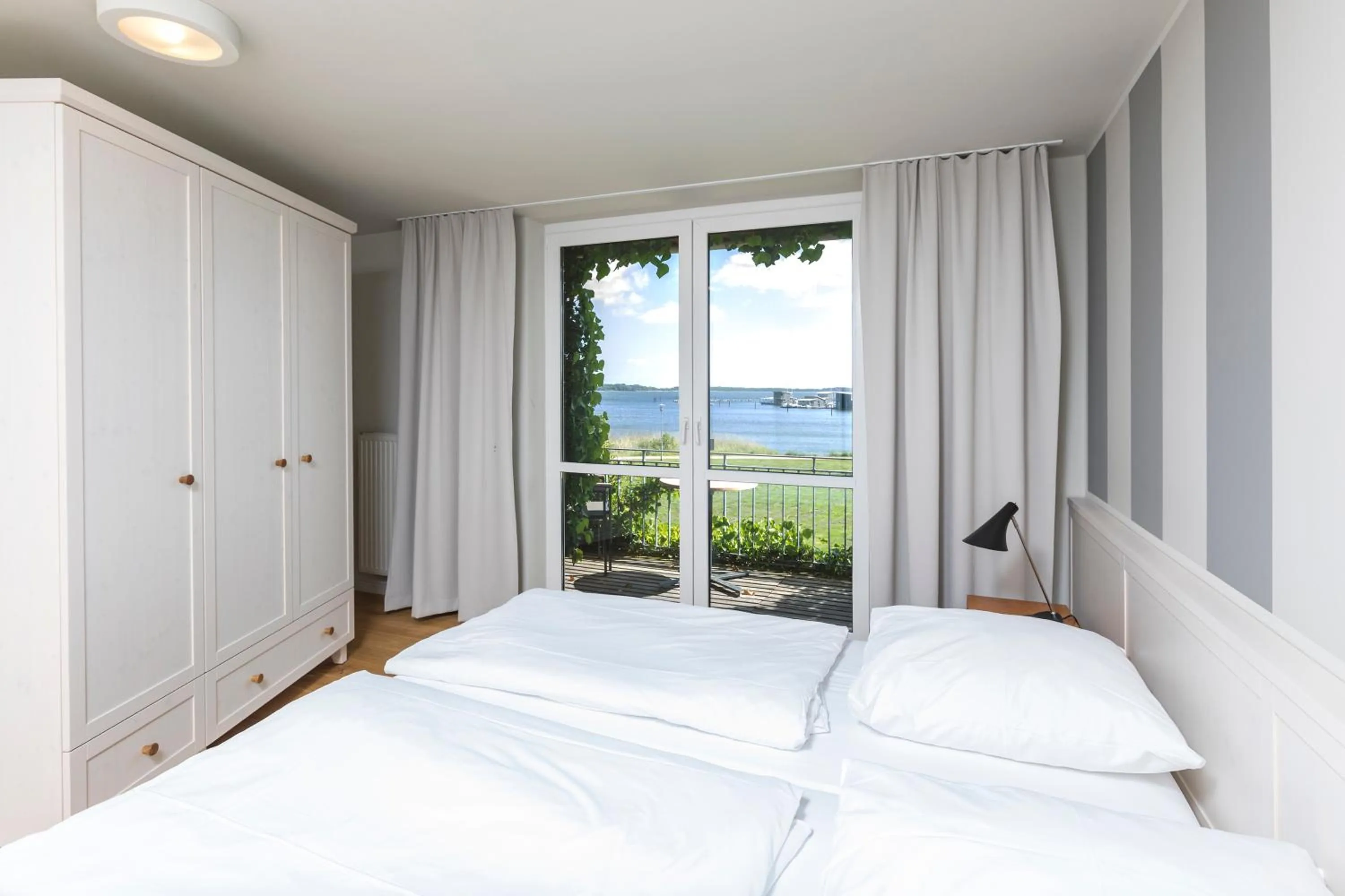 Photo of the whole room, Bed in Im-Jaich Wasserferienwelt