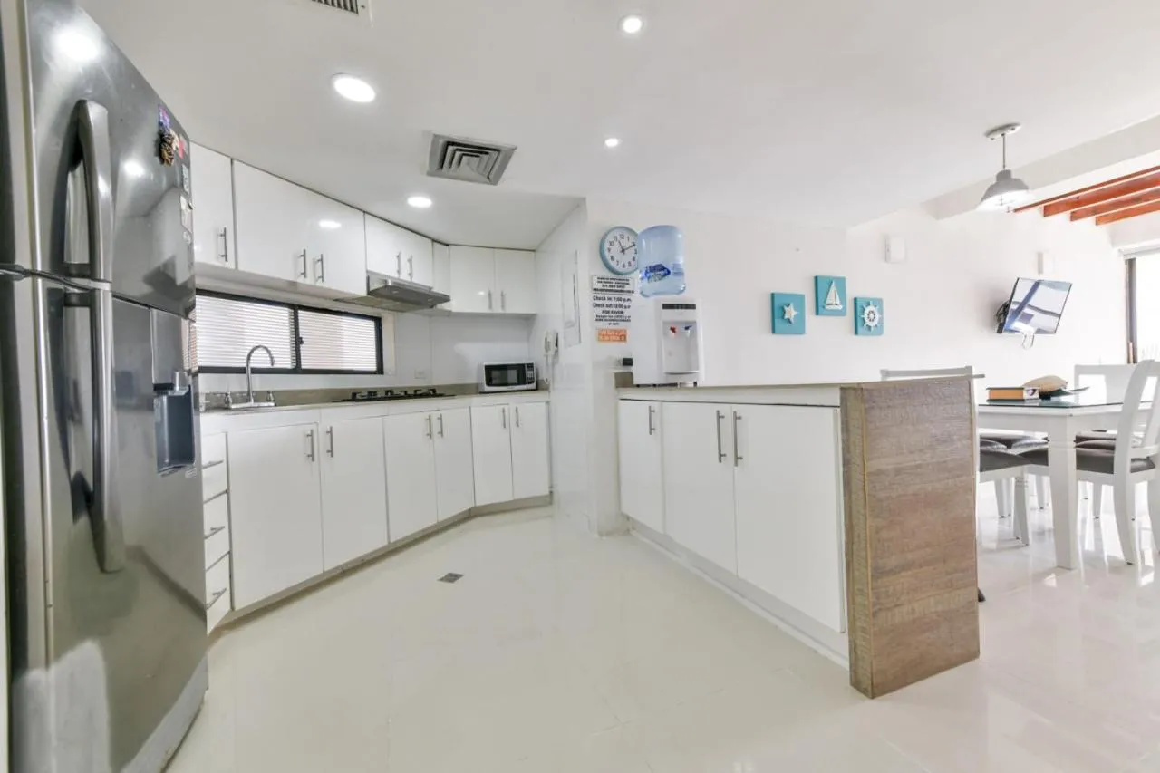 kitchen in Hermoso Apto Bay Point 403 Con Balcon