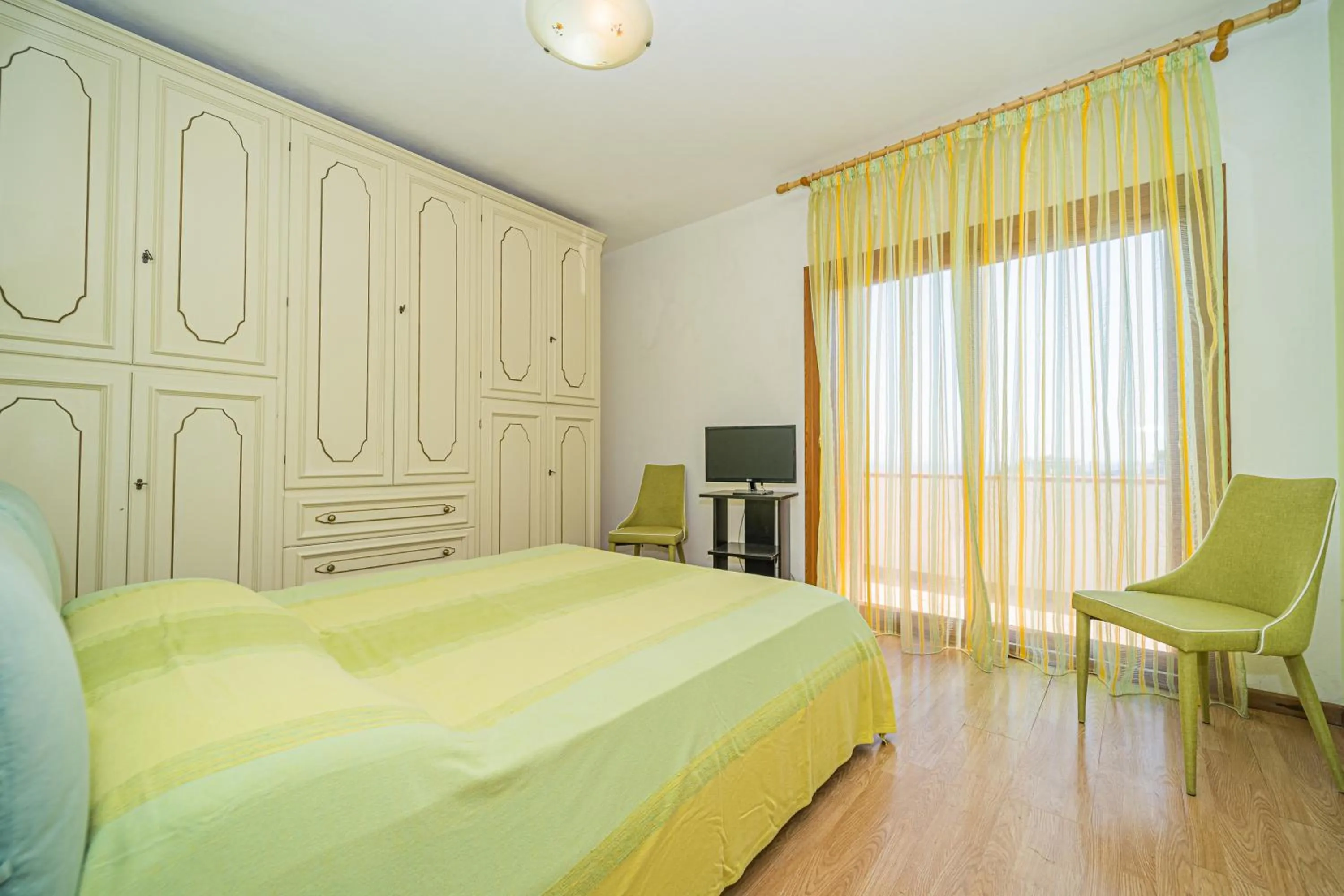 Bed in Master apartment in villa 6 to 8 persons with large private garden