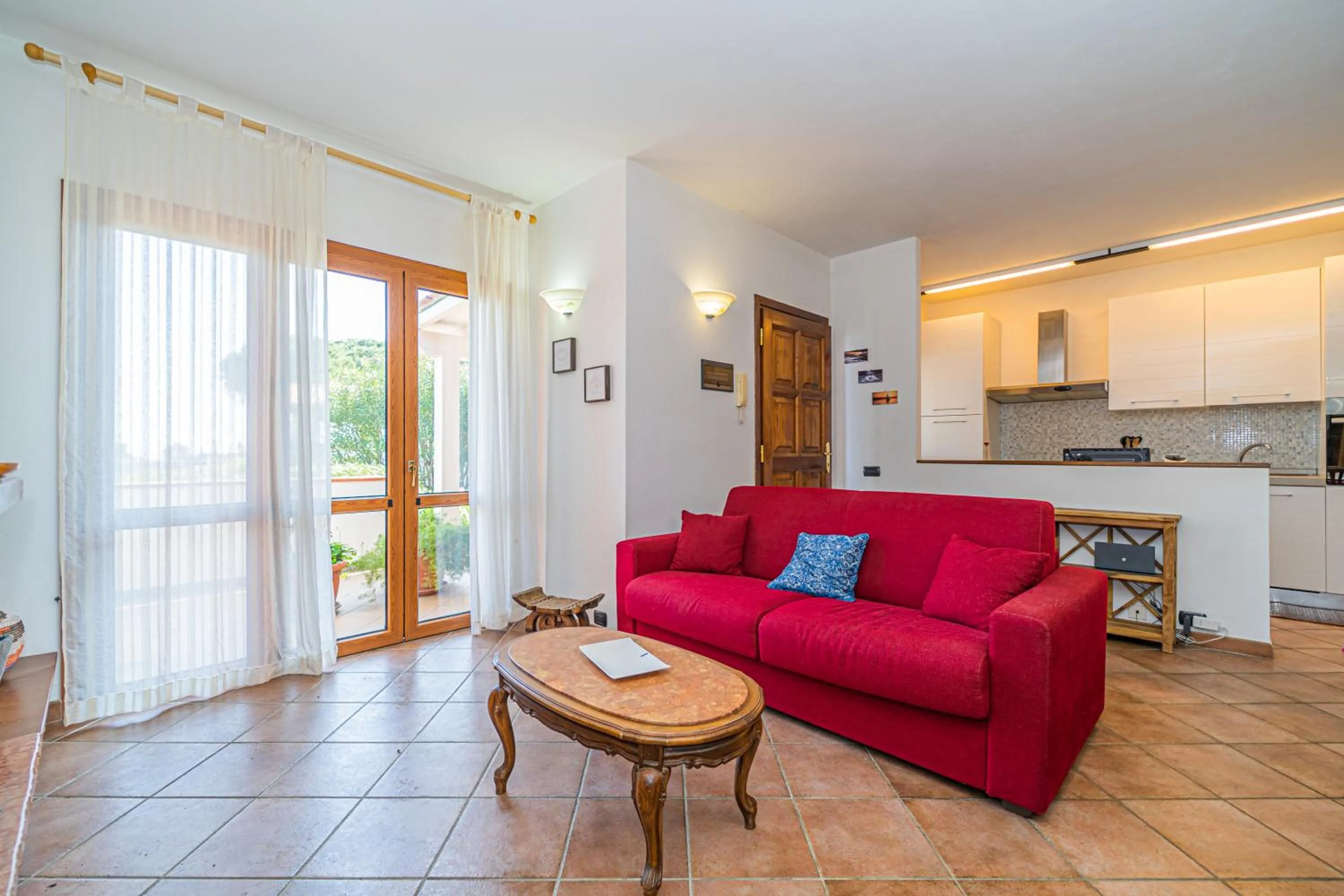 Master apartment in villa 6 to 8 persons with large private garden
