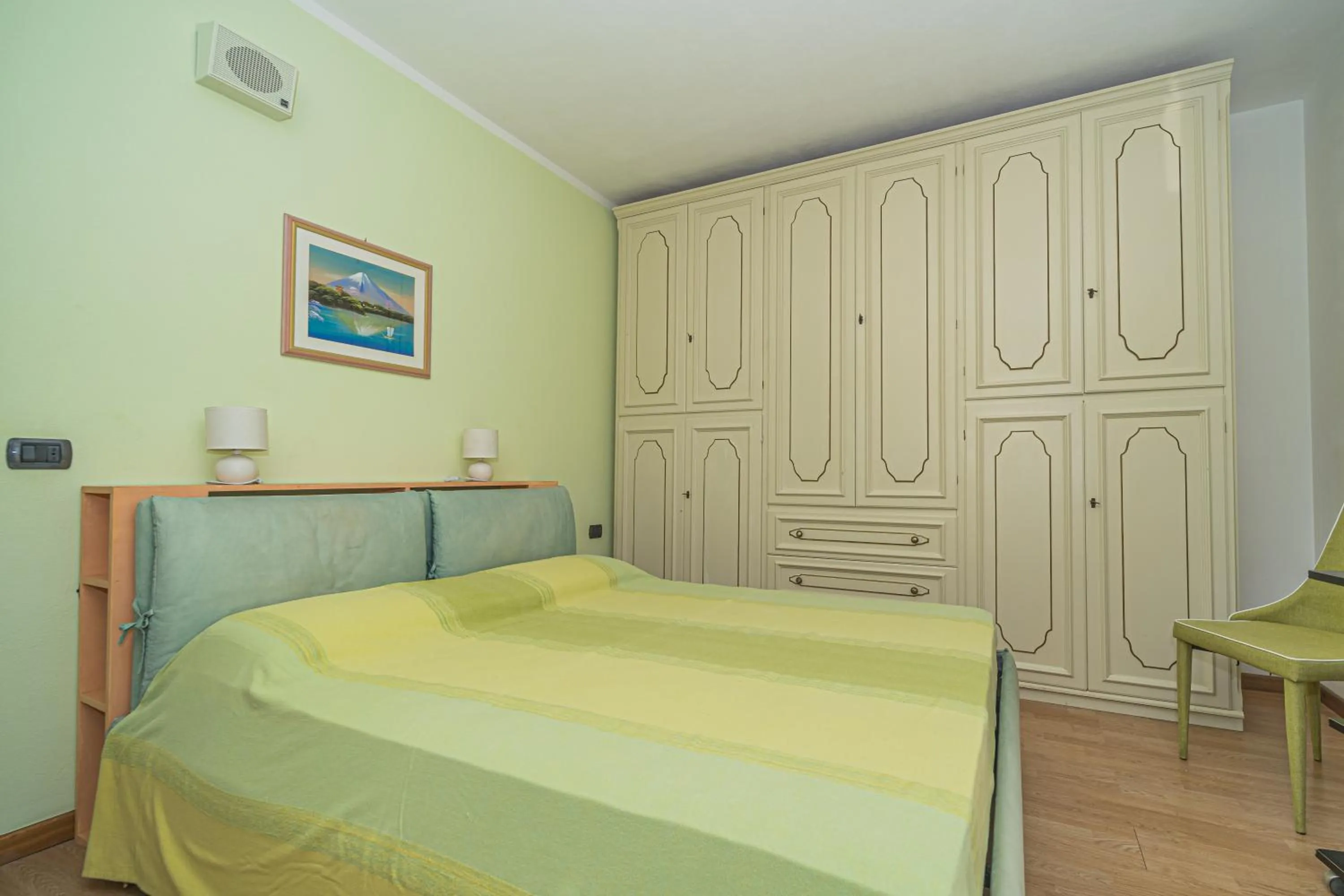 Bed in Master apartment in villa 6 to 8 persons with large private garden