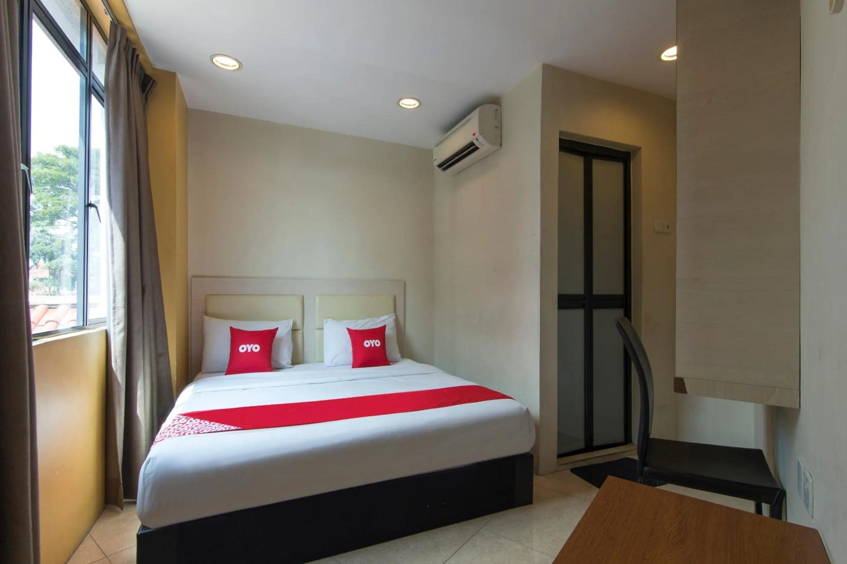 Bedroom, Bed in Hotel O Hotel 916