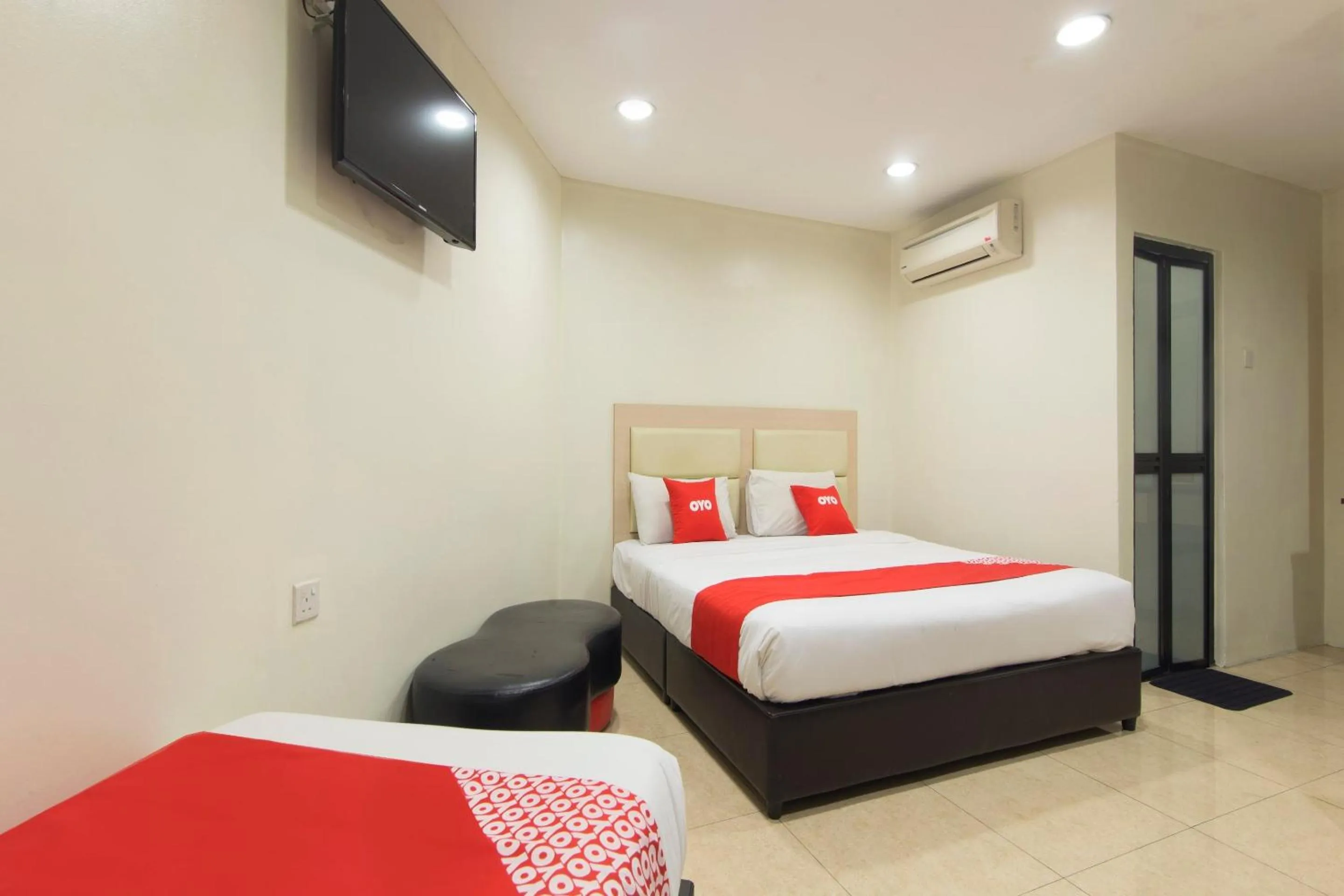 Bedroom, Bed in Hotel O Hotel 916