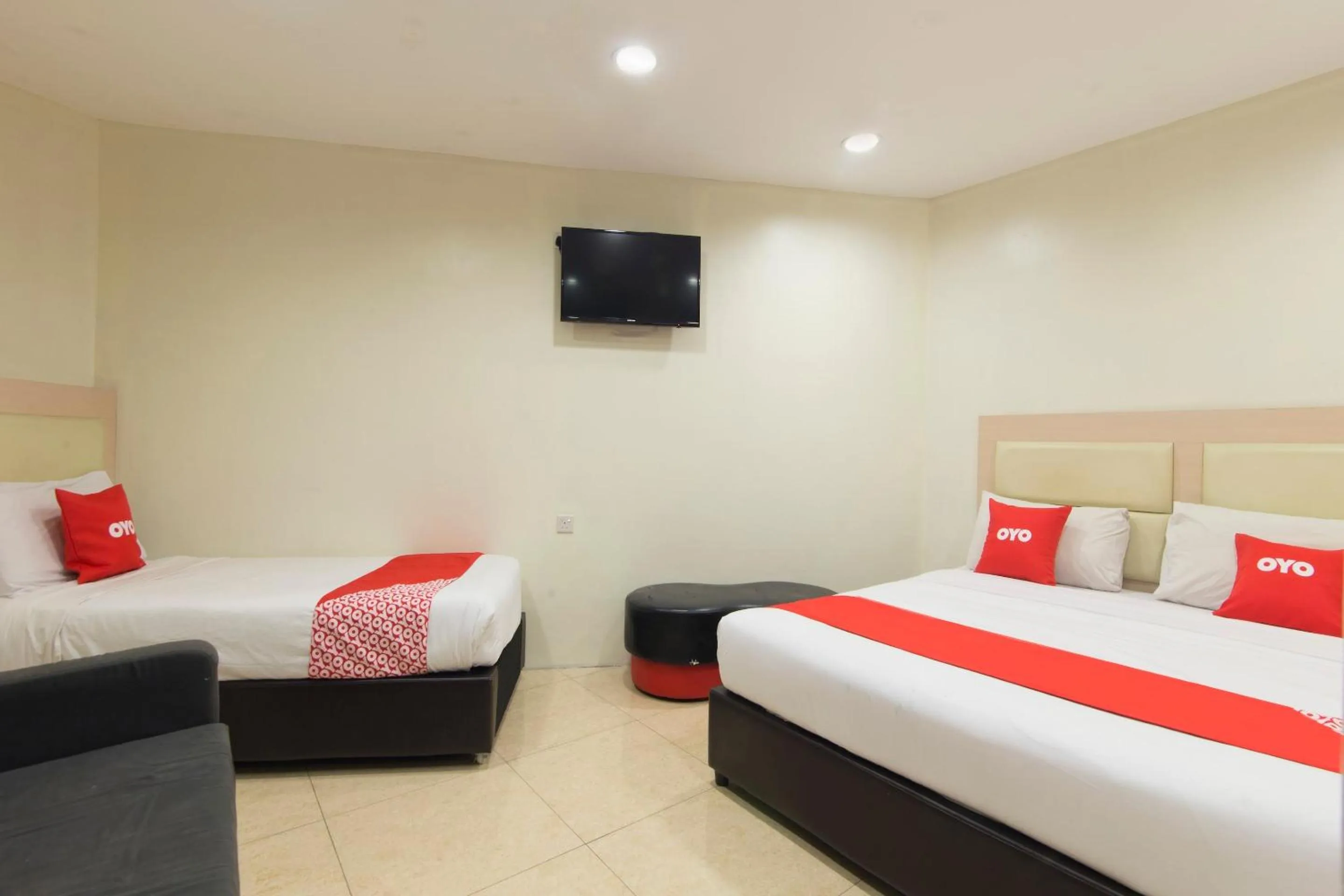 Bedroom, Bed in Hotel O Hotel 916