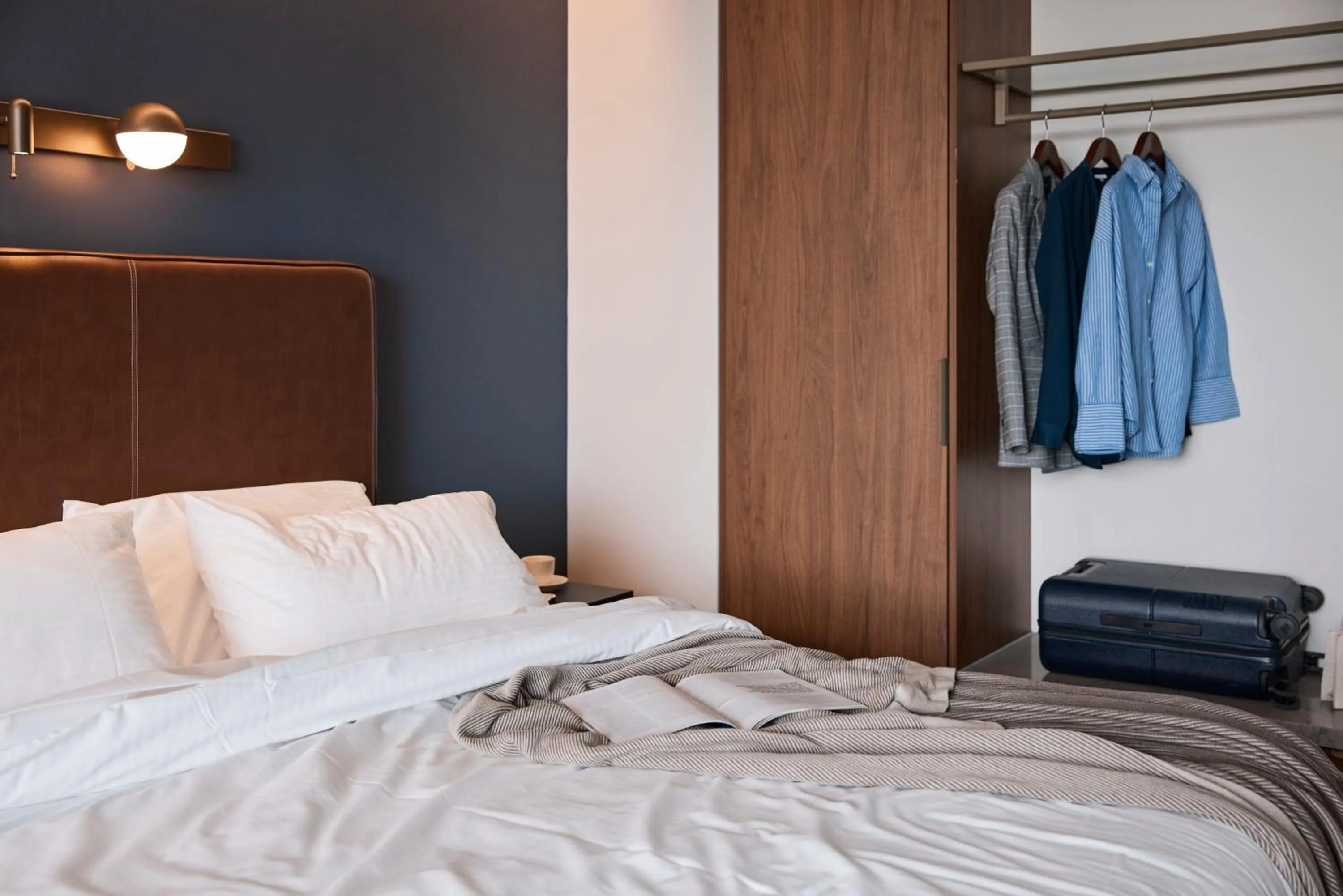 wardrobe, Bed in Rydges Ringwood