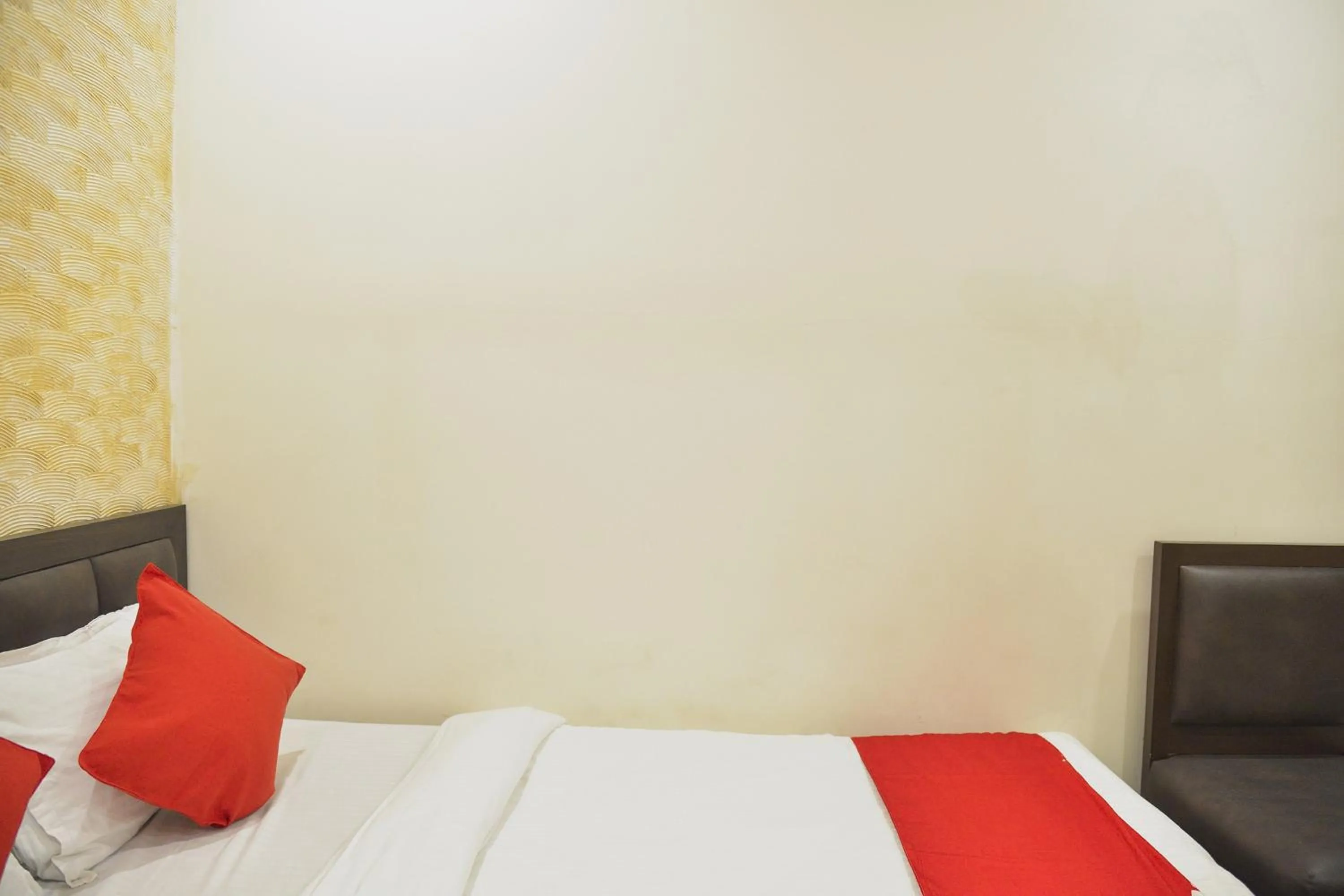 Bathroom, Bed in Collection O De Sivalika Boutique Near Dakshineswar Kali Temple